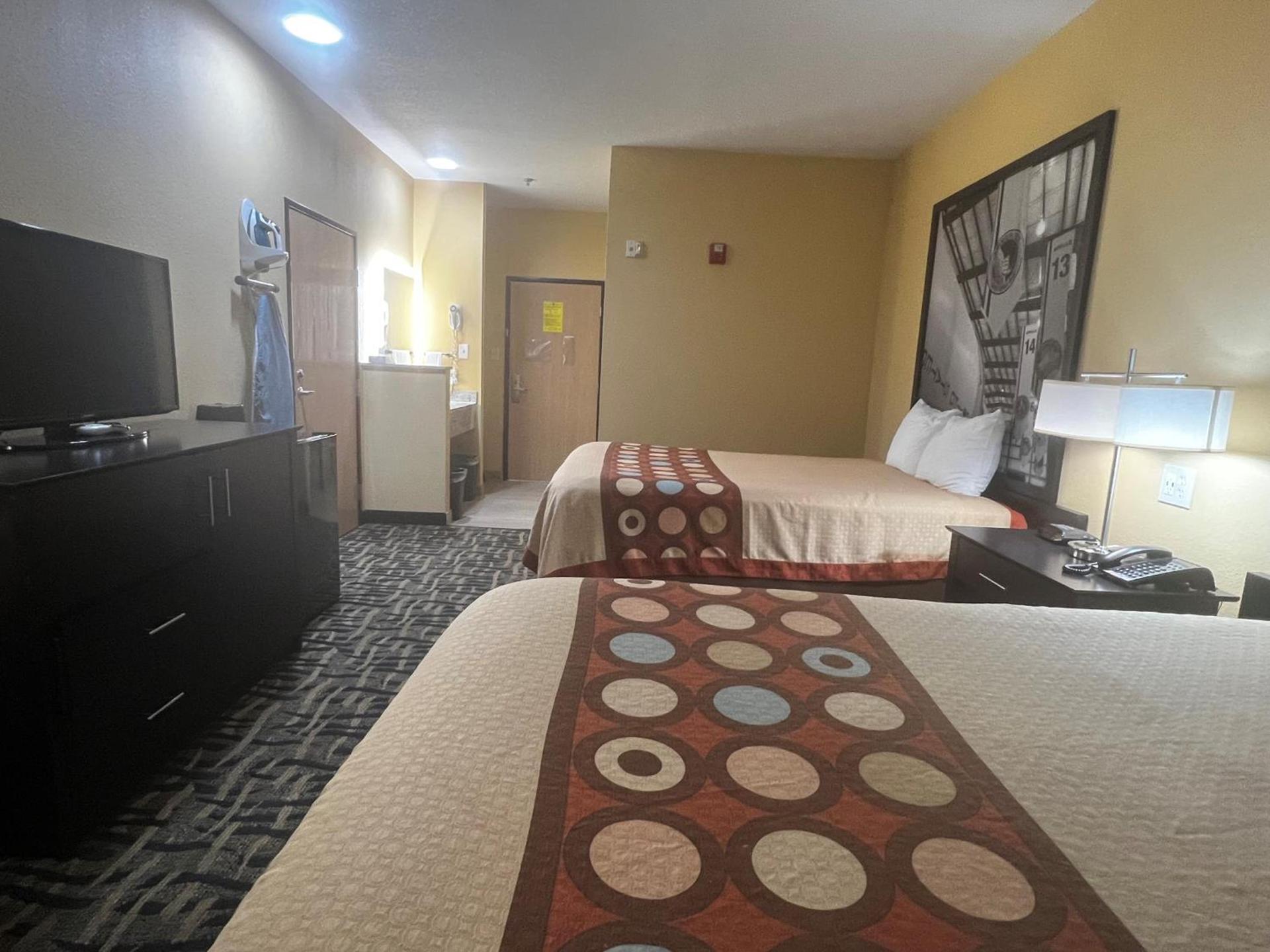 Super 8 by Wyndham Pasadena photo 38