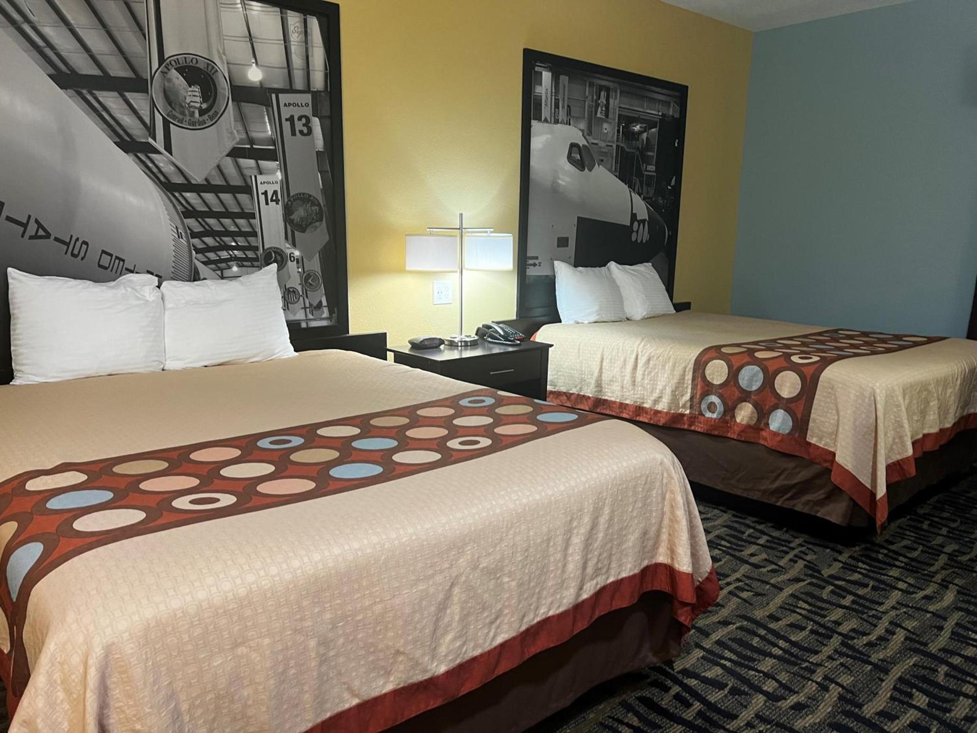 Super 8 by Wyndham Pasadena photo 43