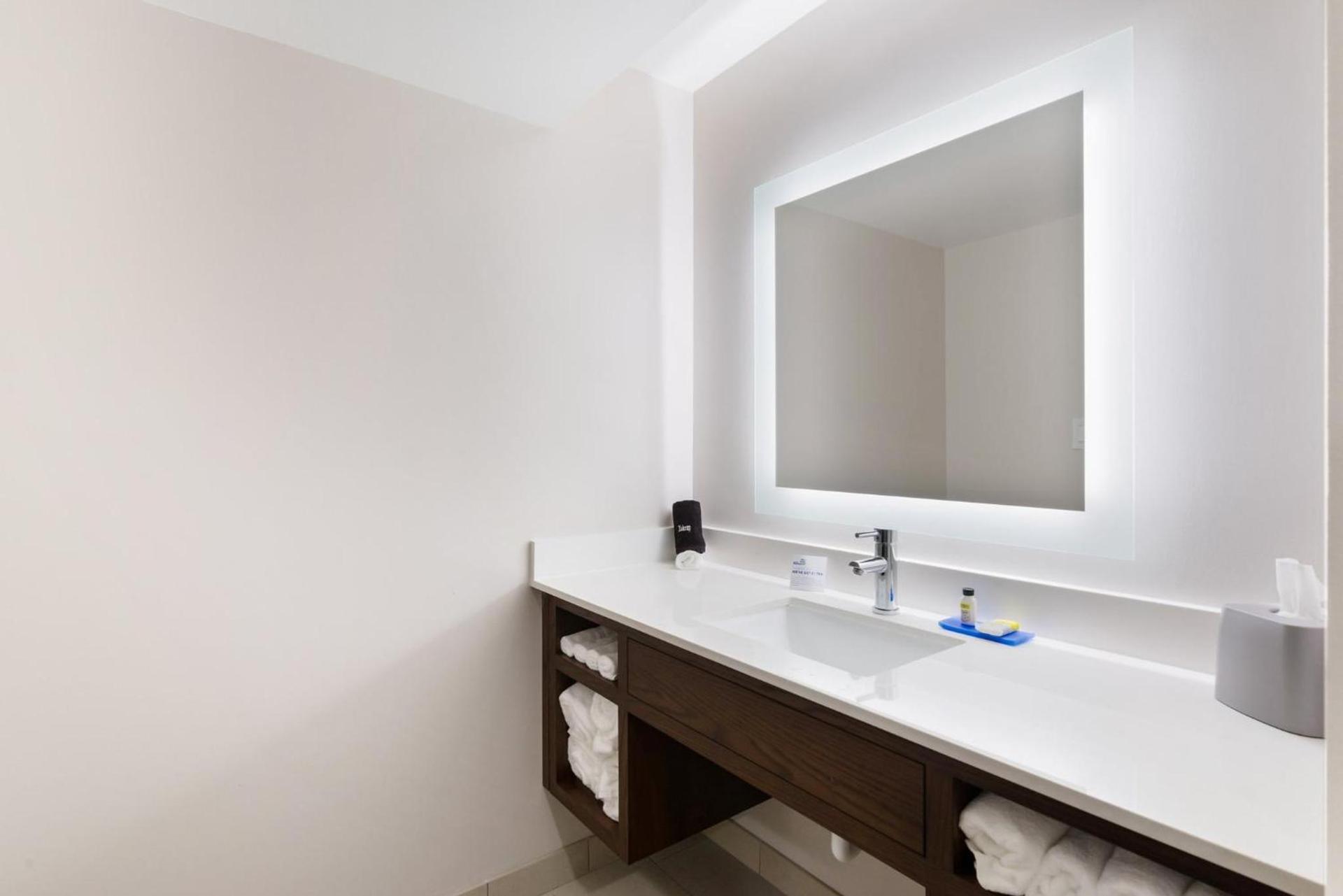 Holiday Inn Express Naperville by IHG photo 38