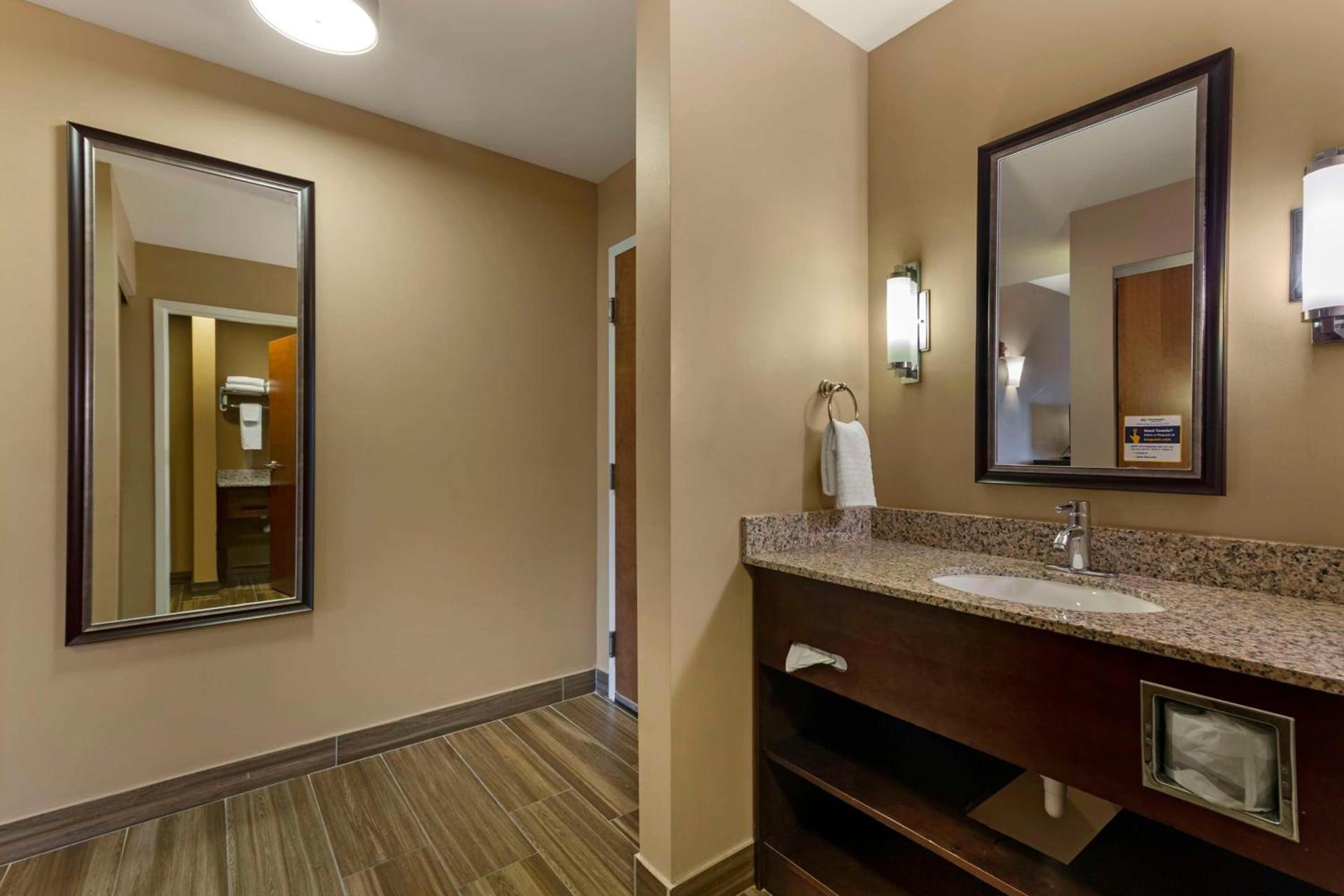 Best Western Plus Miami Executive Airport Hotel and Suites photo 28