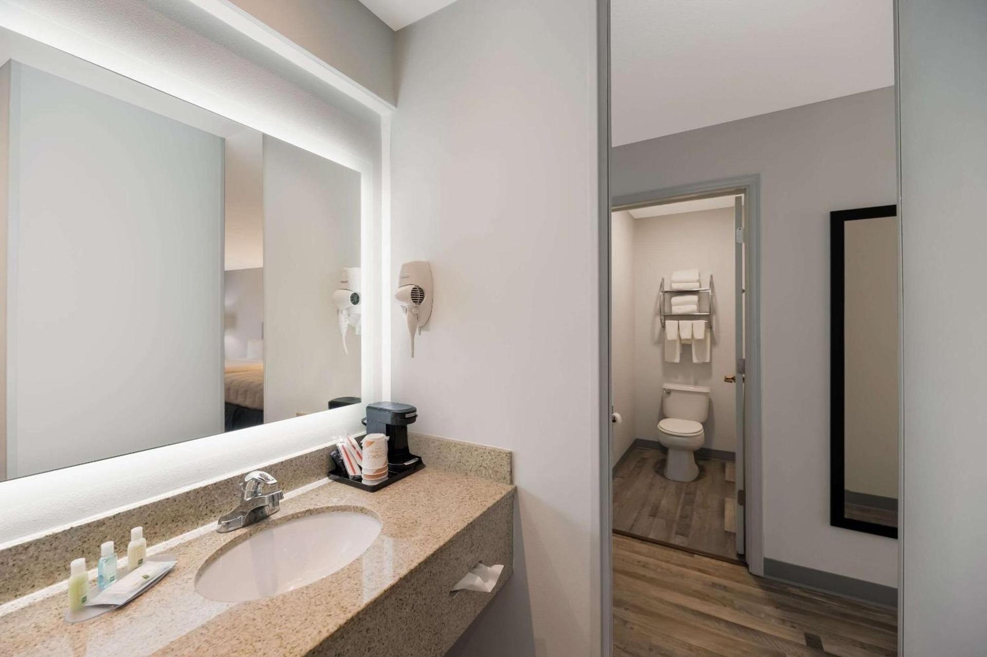 Quality Inn & Suites Artesia photo 10