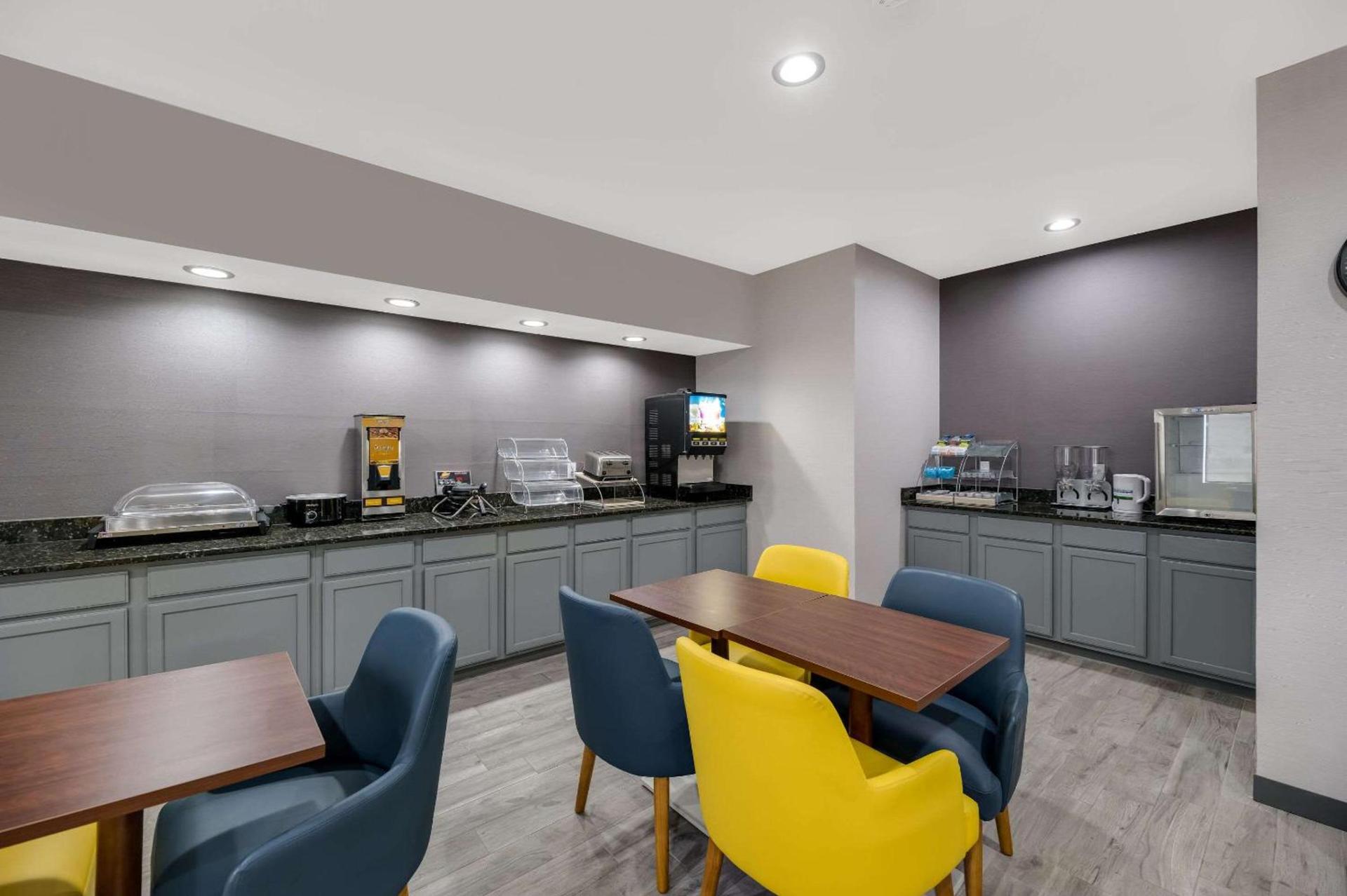 Quality Inn & Suites Artesia photo 28
