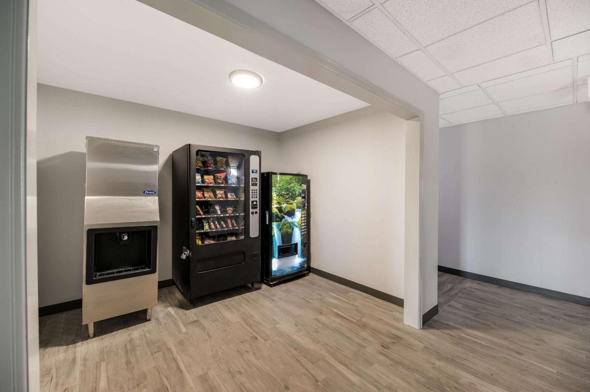 Quality Inn & Suites Artesia photo 31