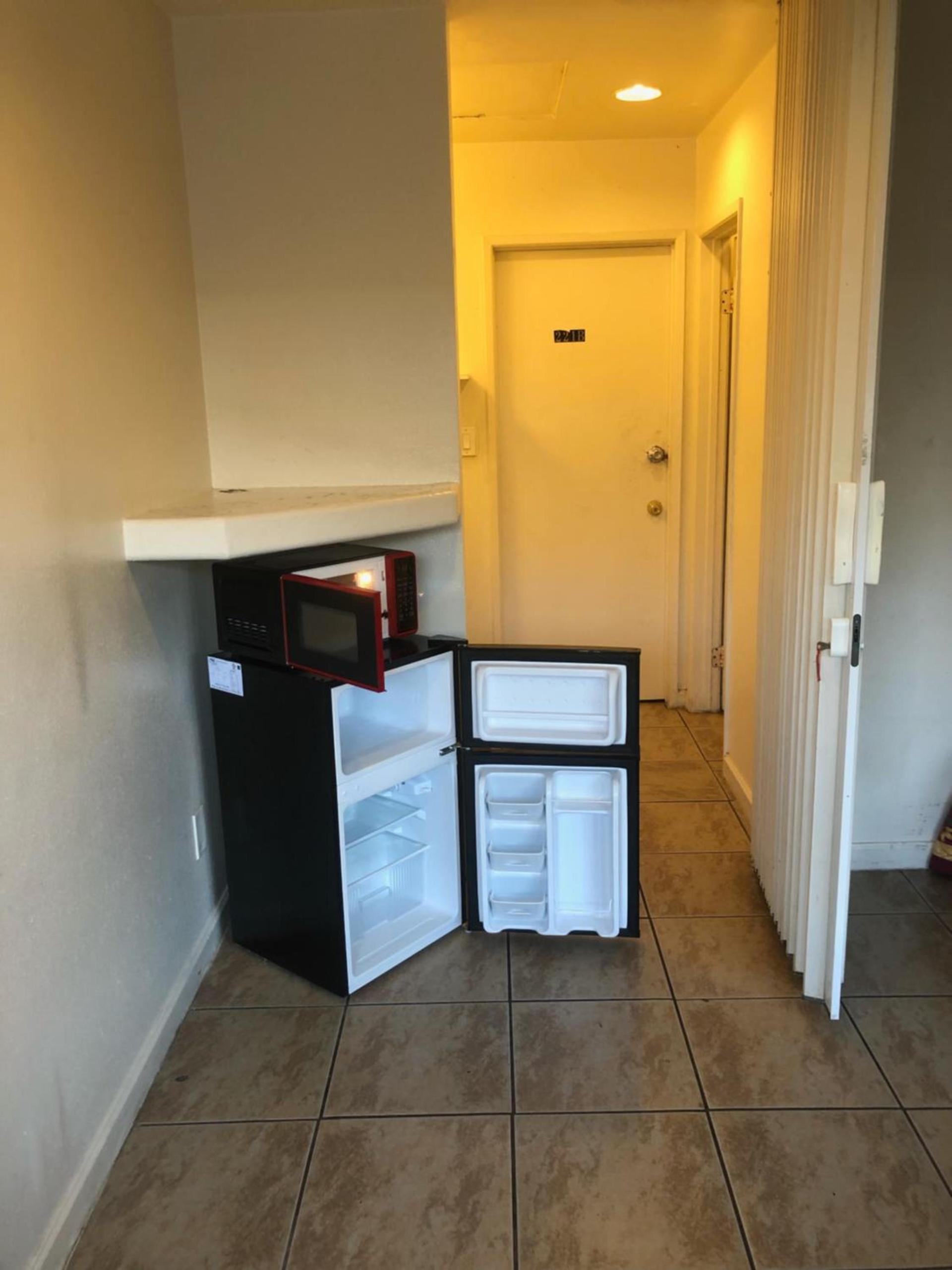 Crown Inn & Suites photo 12