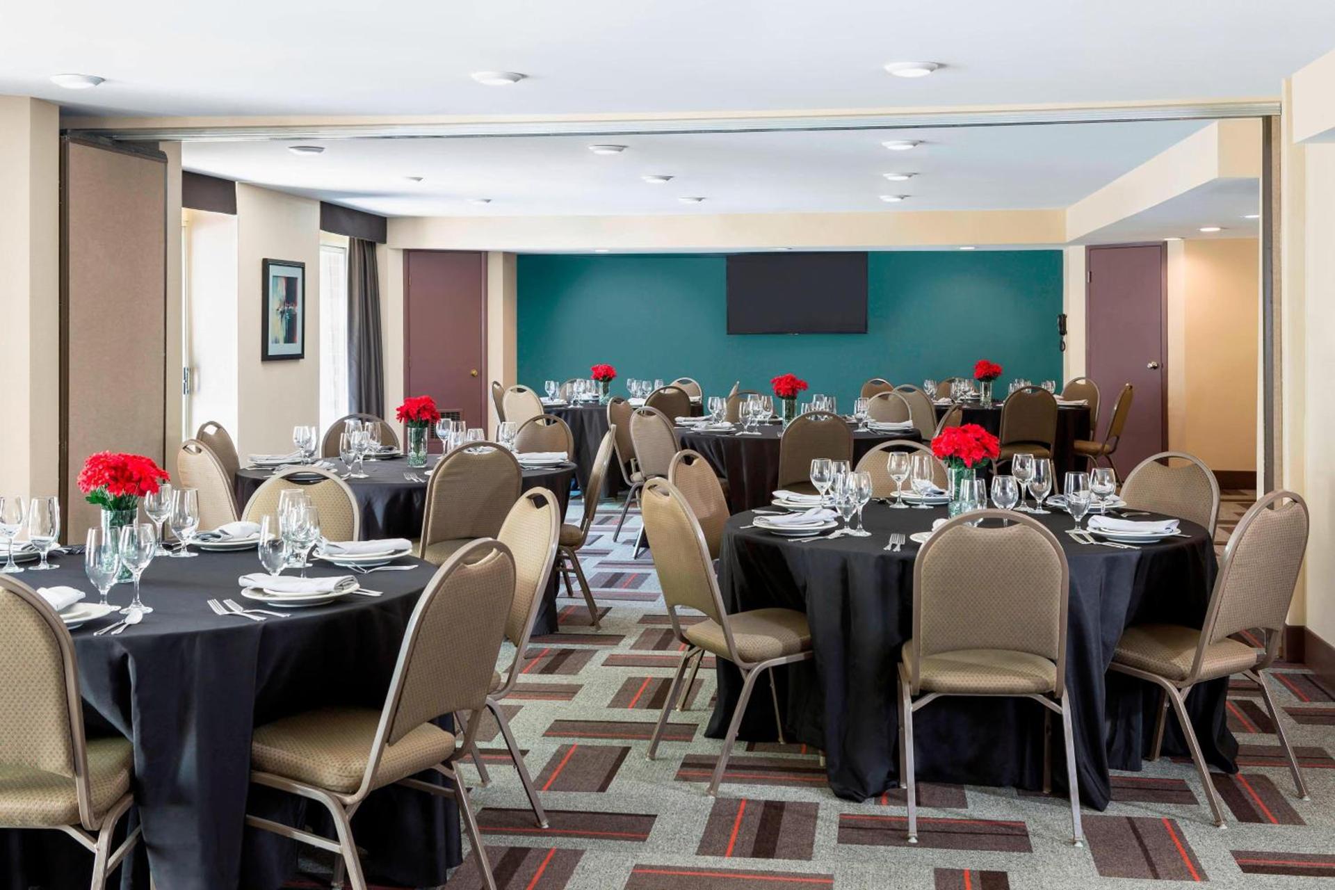 Four Points by Sheraton Buffalo Grove photo 24