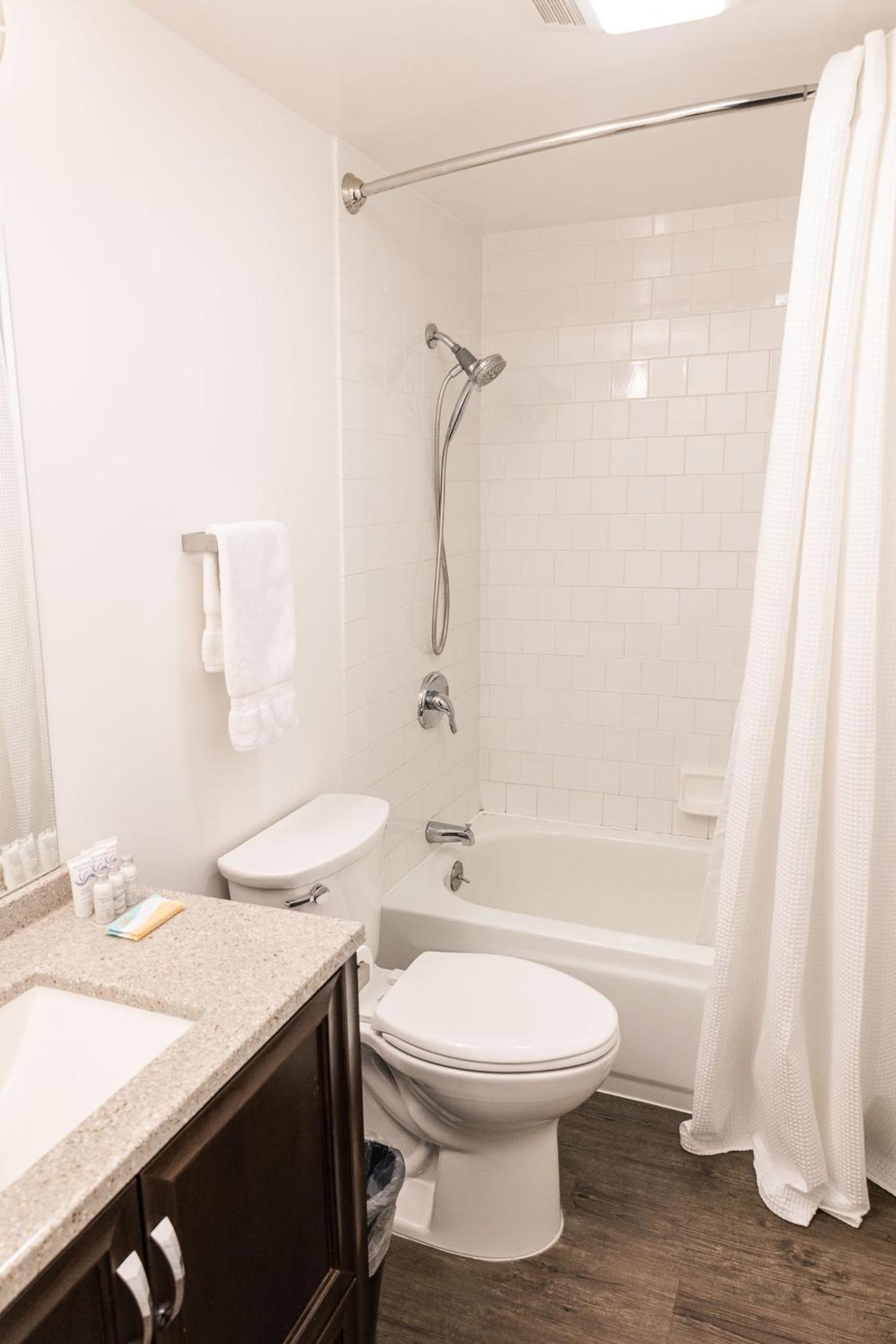 Alaska Frontier Inn photo 40