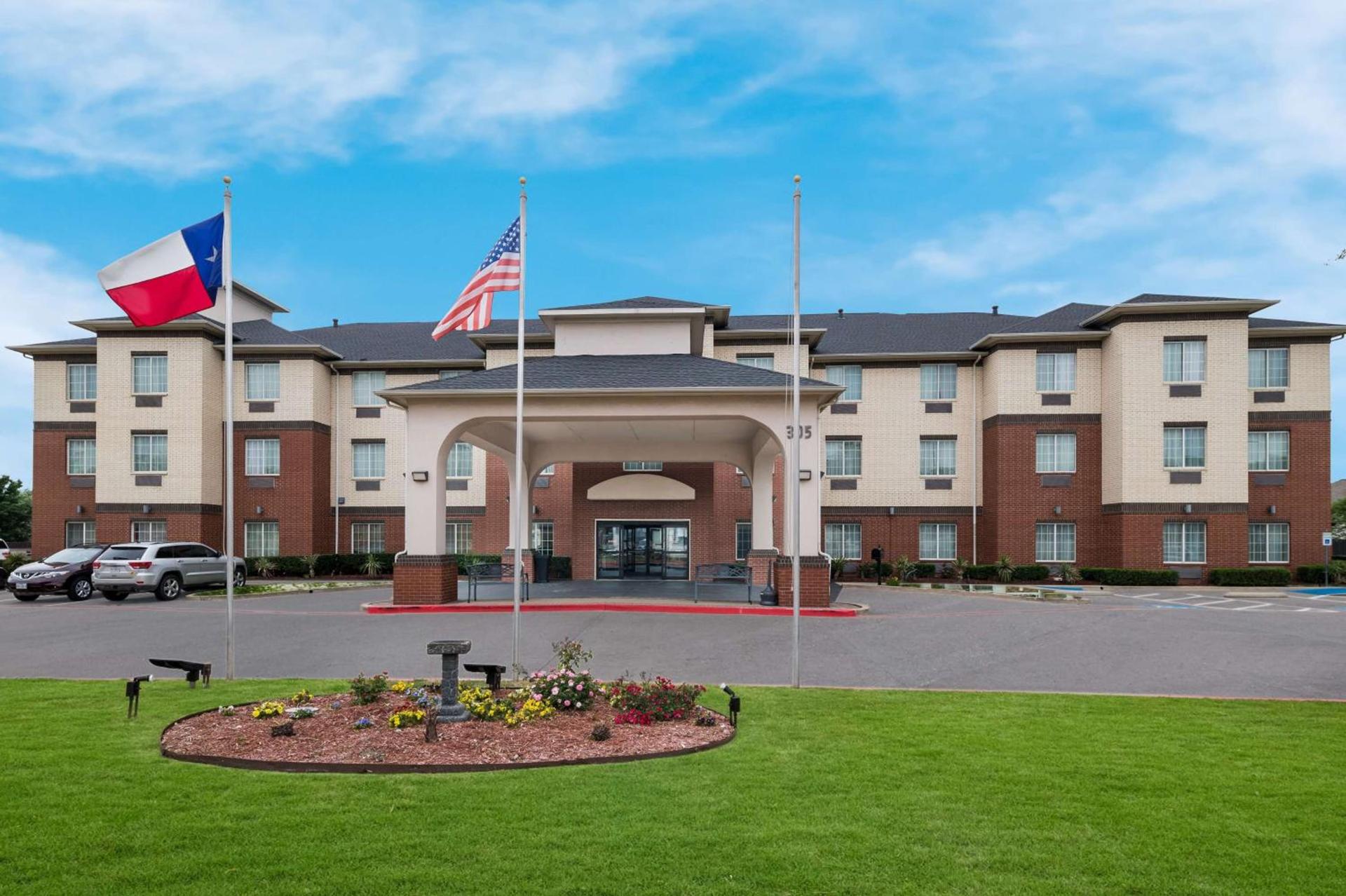 Best Western Plus Lake Dallas Inn & Suites photo 7