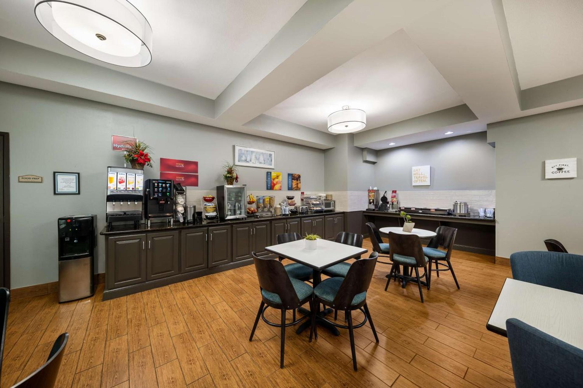 Best Western Plus Lake Dallas Inn & Suites photo 40