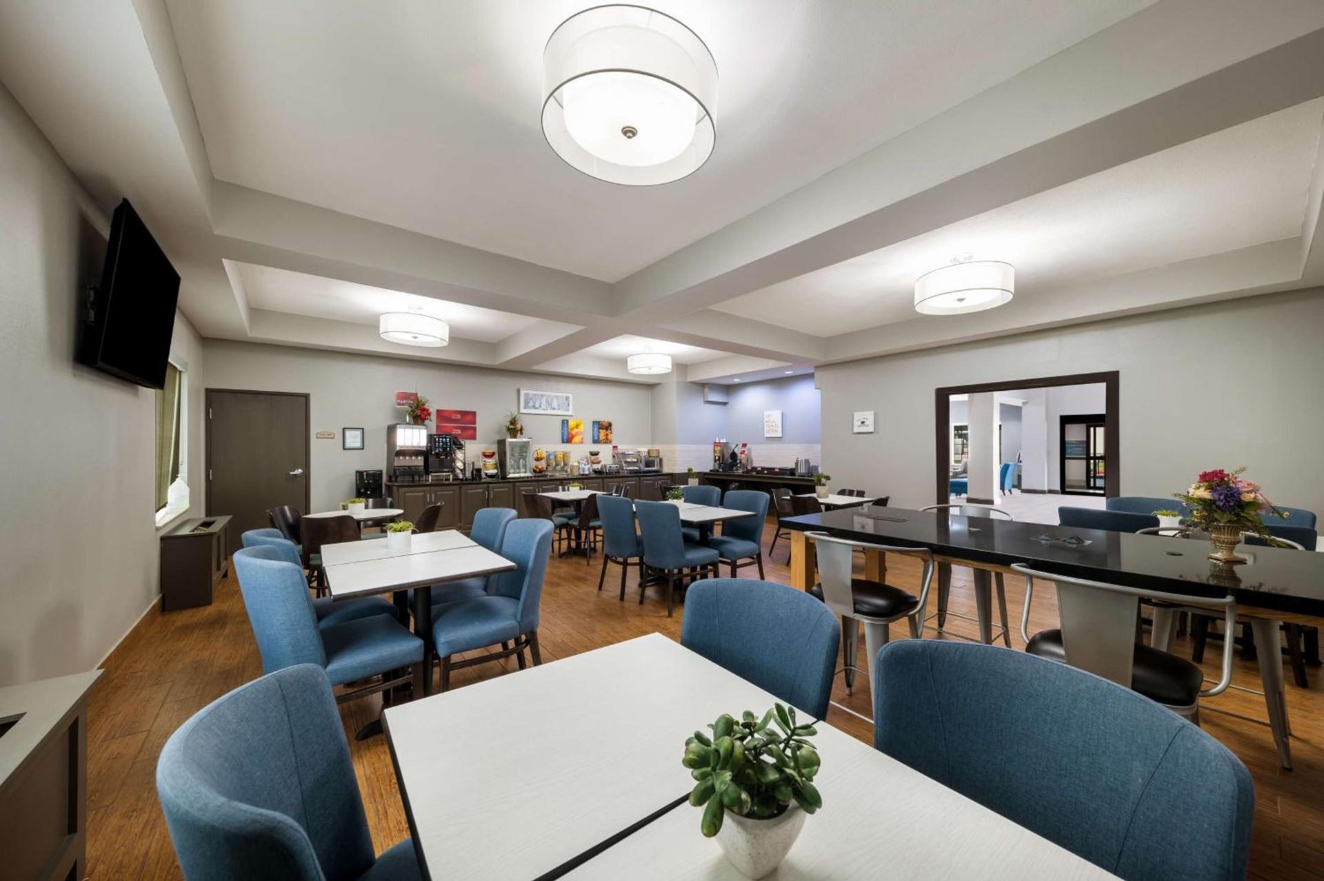 Best Western Plus Lake Dallas Inn & Suites photo 3