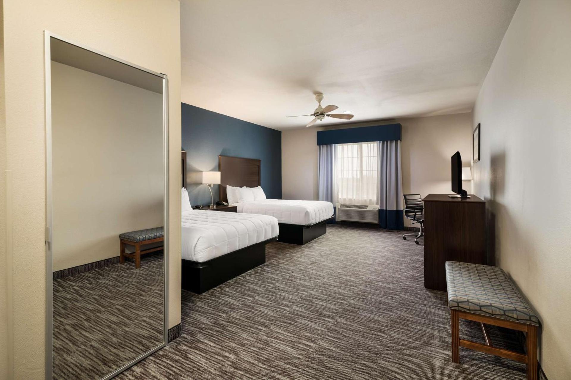 Best Western Plus Lake Dallas Inn & Suites photo 13