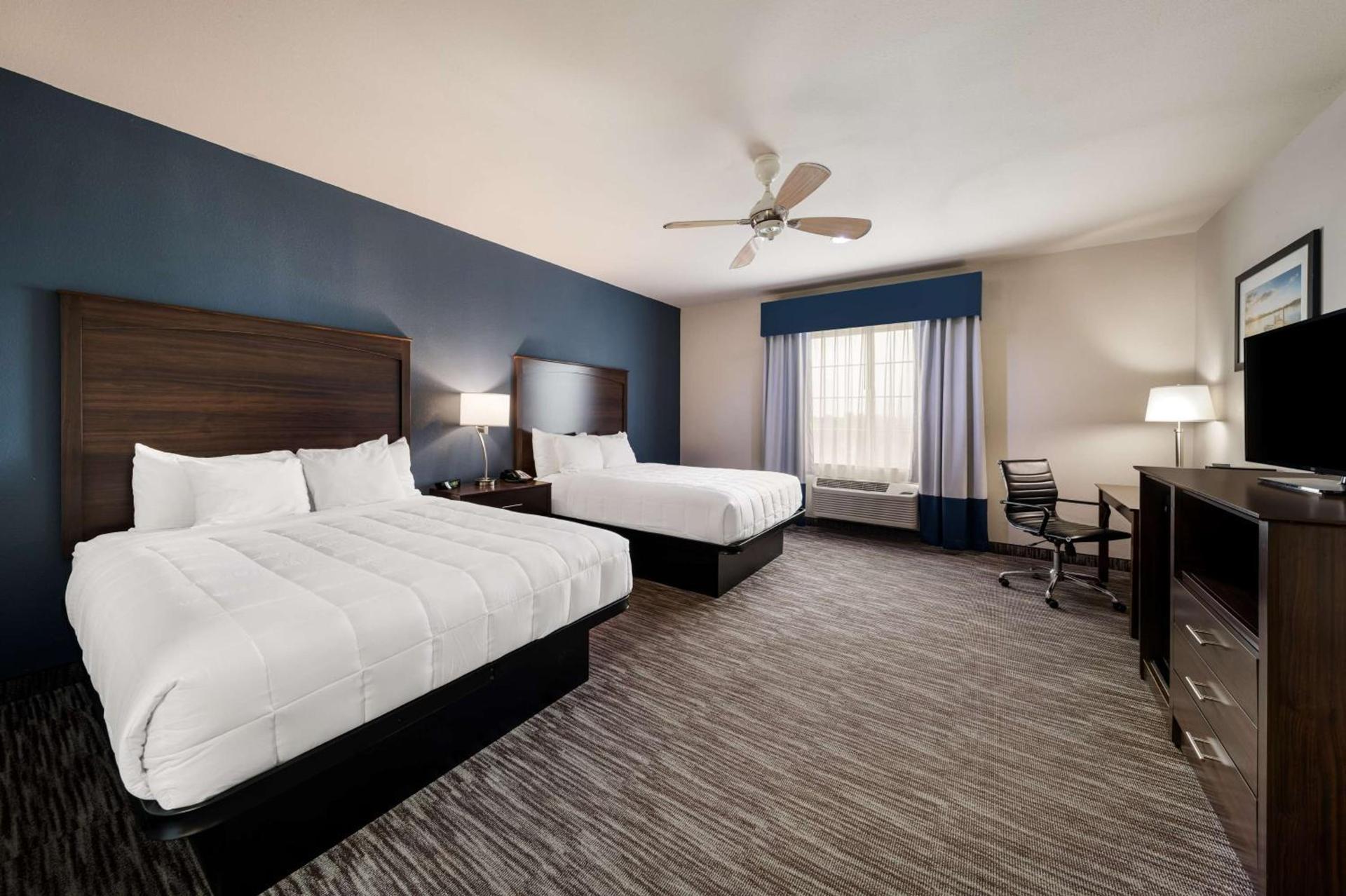 Best Western Plus Lake Dallas Inn & Suites photo 12