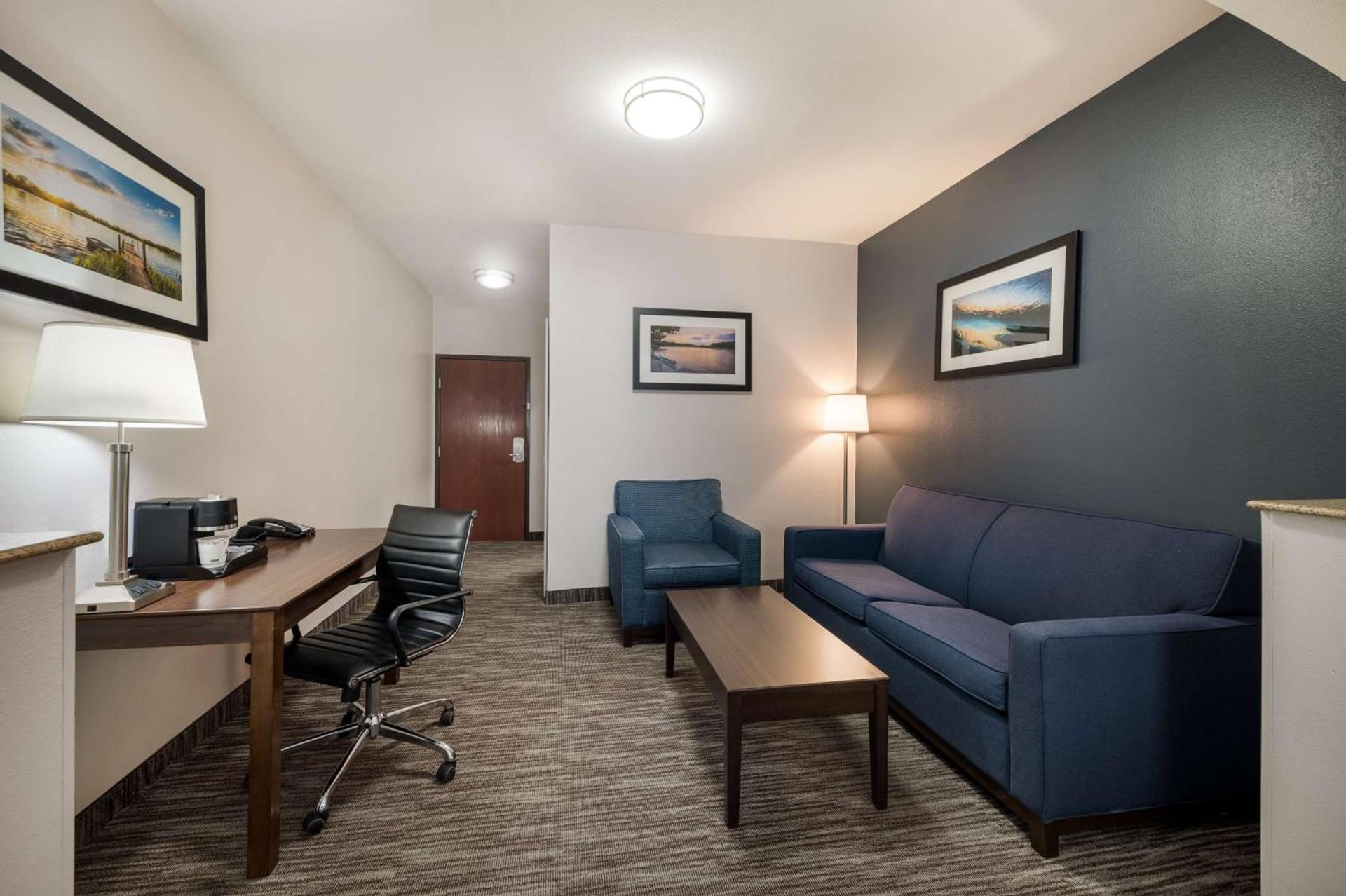 Best Western Plus Lake Dallas Inn & Suites photo 18