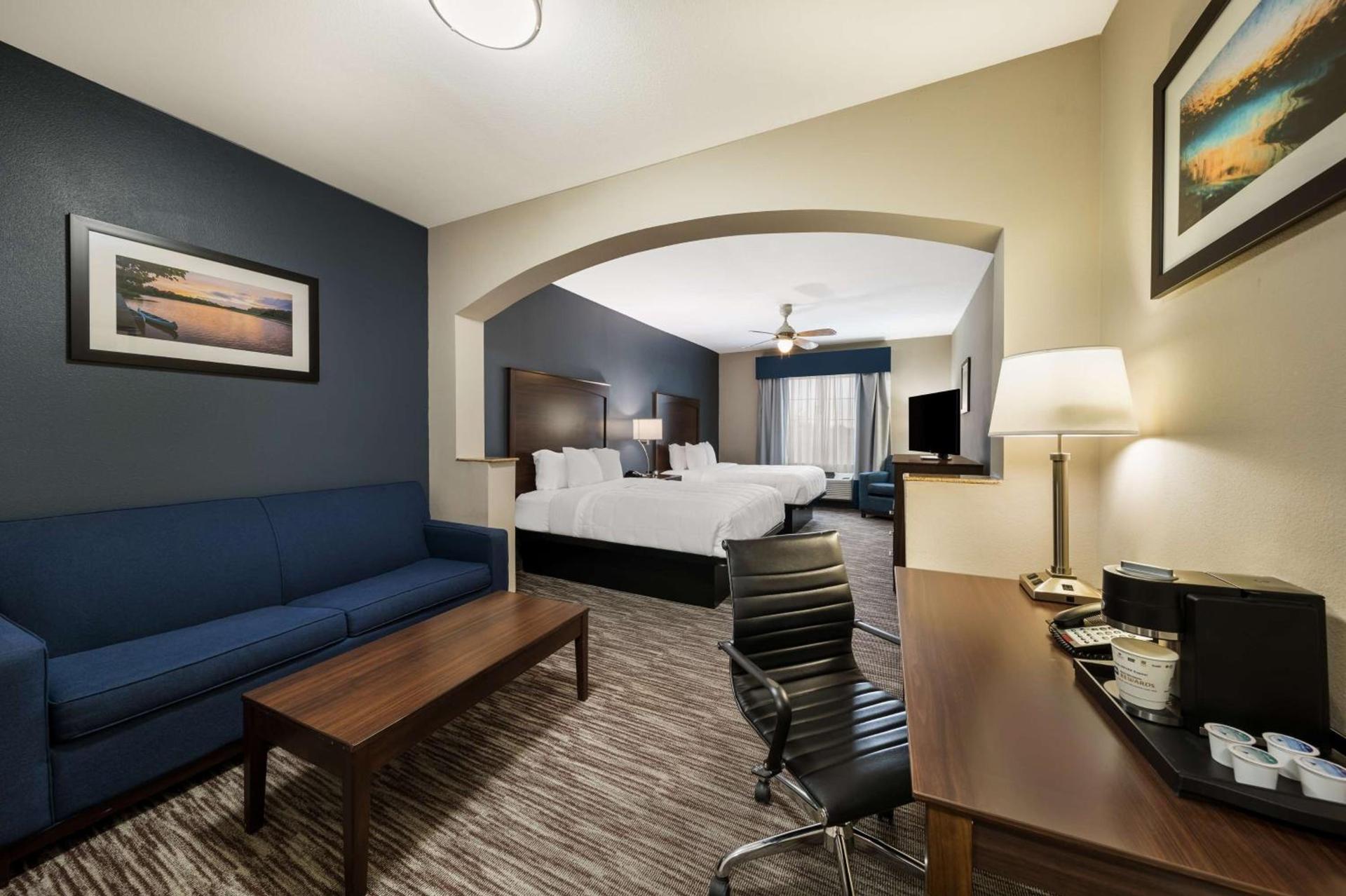 Best Western Plus Lake Dallas Inn & Suites photo 4