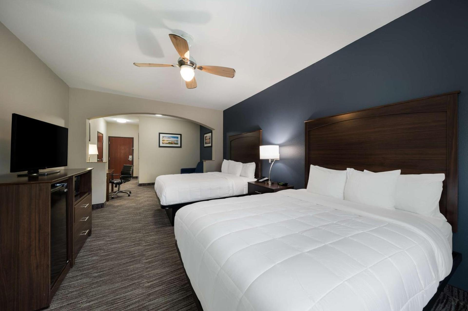 Best Western Plus Lake Dallas Inn & Suites photo 20