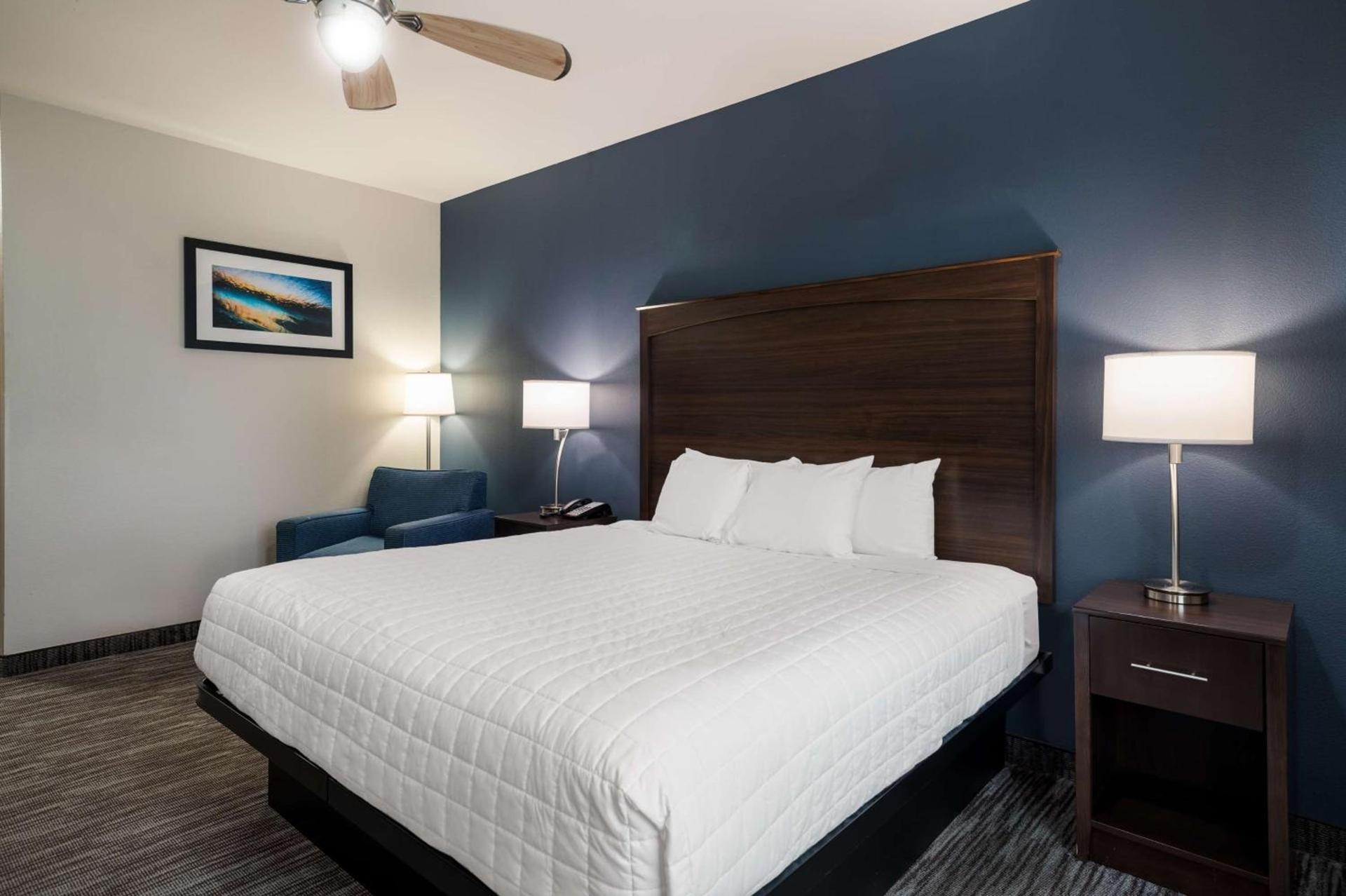 Best Western Plus Lake Dallas Inn & Suites photo 25
