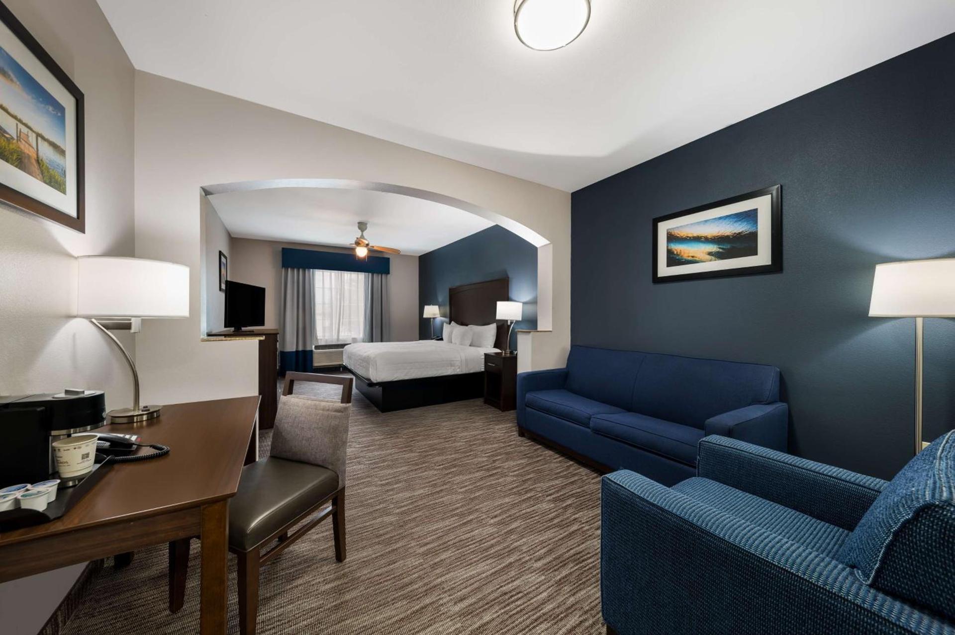 Best Western Plus Lake Dallas Inn & Suites photo 28