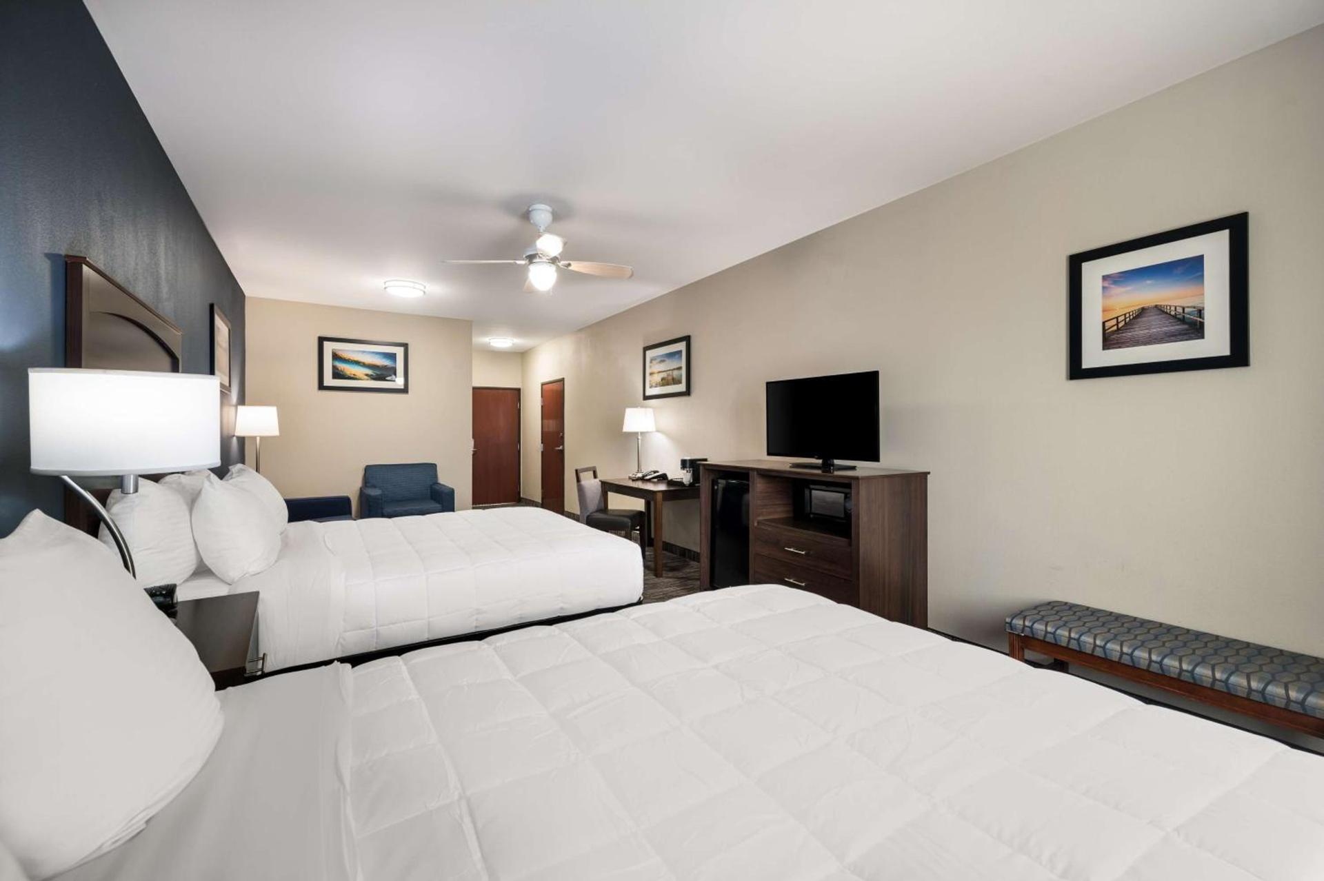Best Western Plus Lake Dallas Inn & Suites photo 35