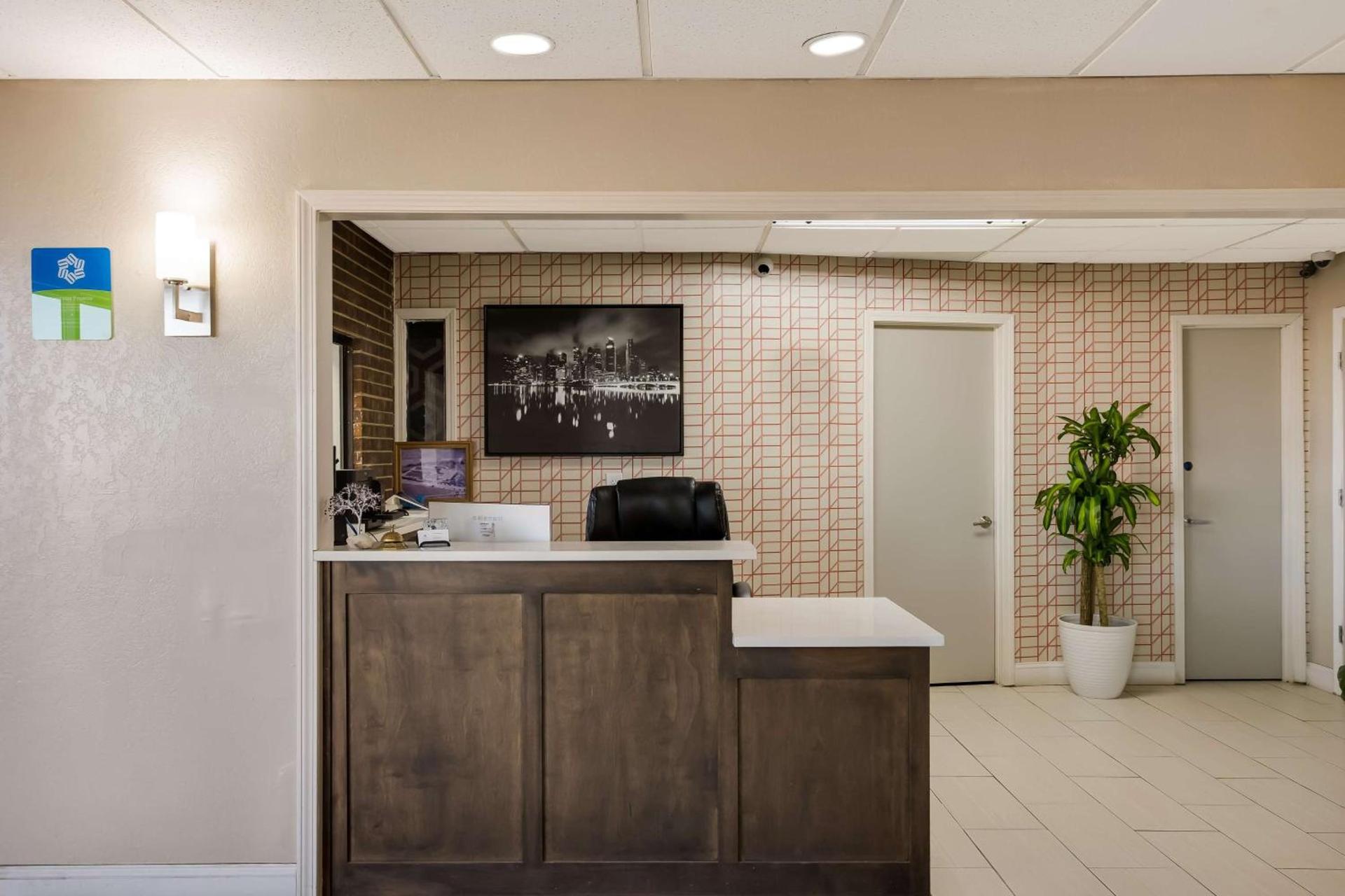 SureStay Hotel by Best Western Higginsville photo 3
