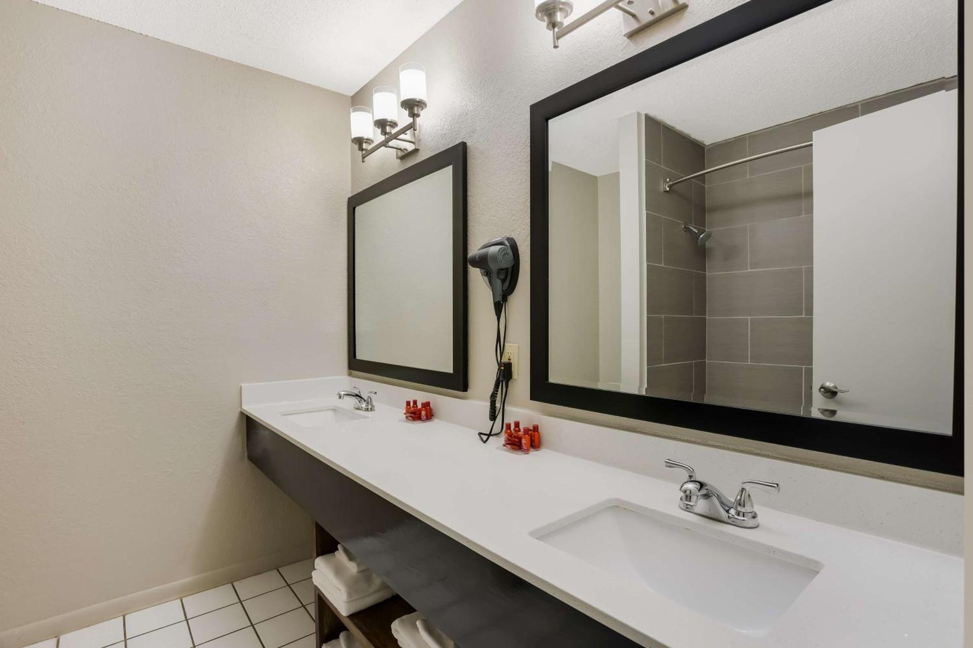 SureStay Hotel by Best Western Higginsville photo 24