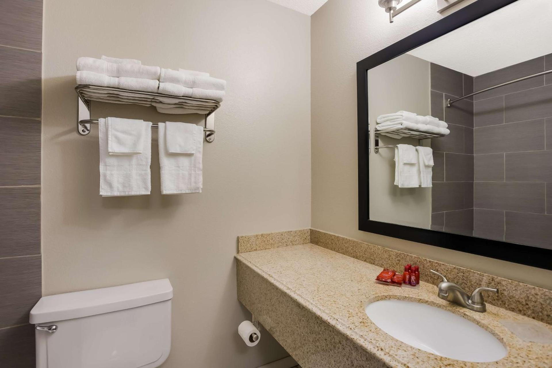 SureStay Hotel by Best Western Higginsville photo 25