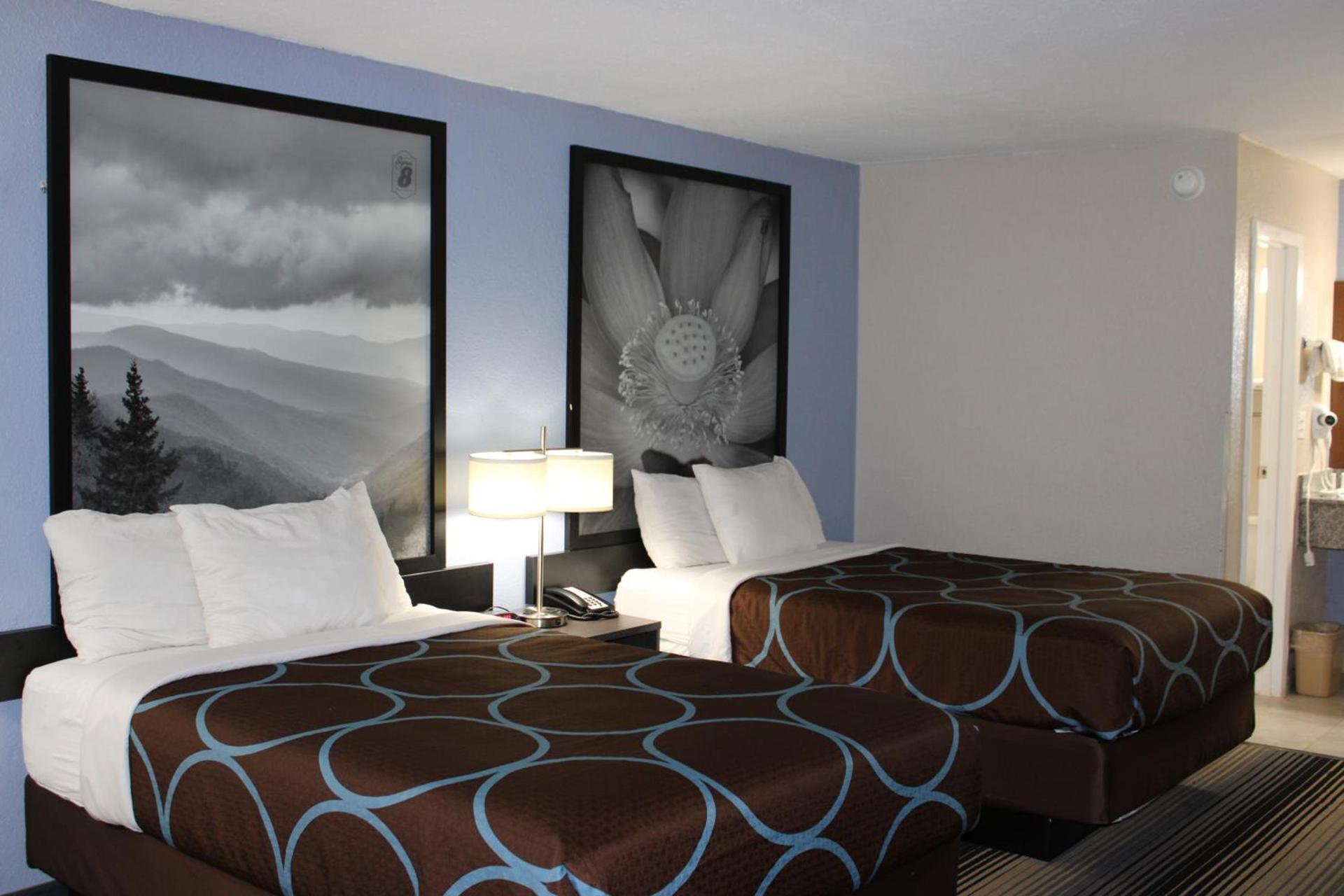 Super 8 by Wyndham Morganton photo 11