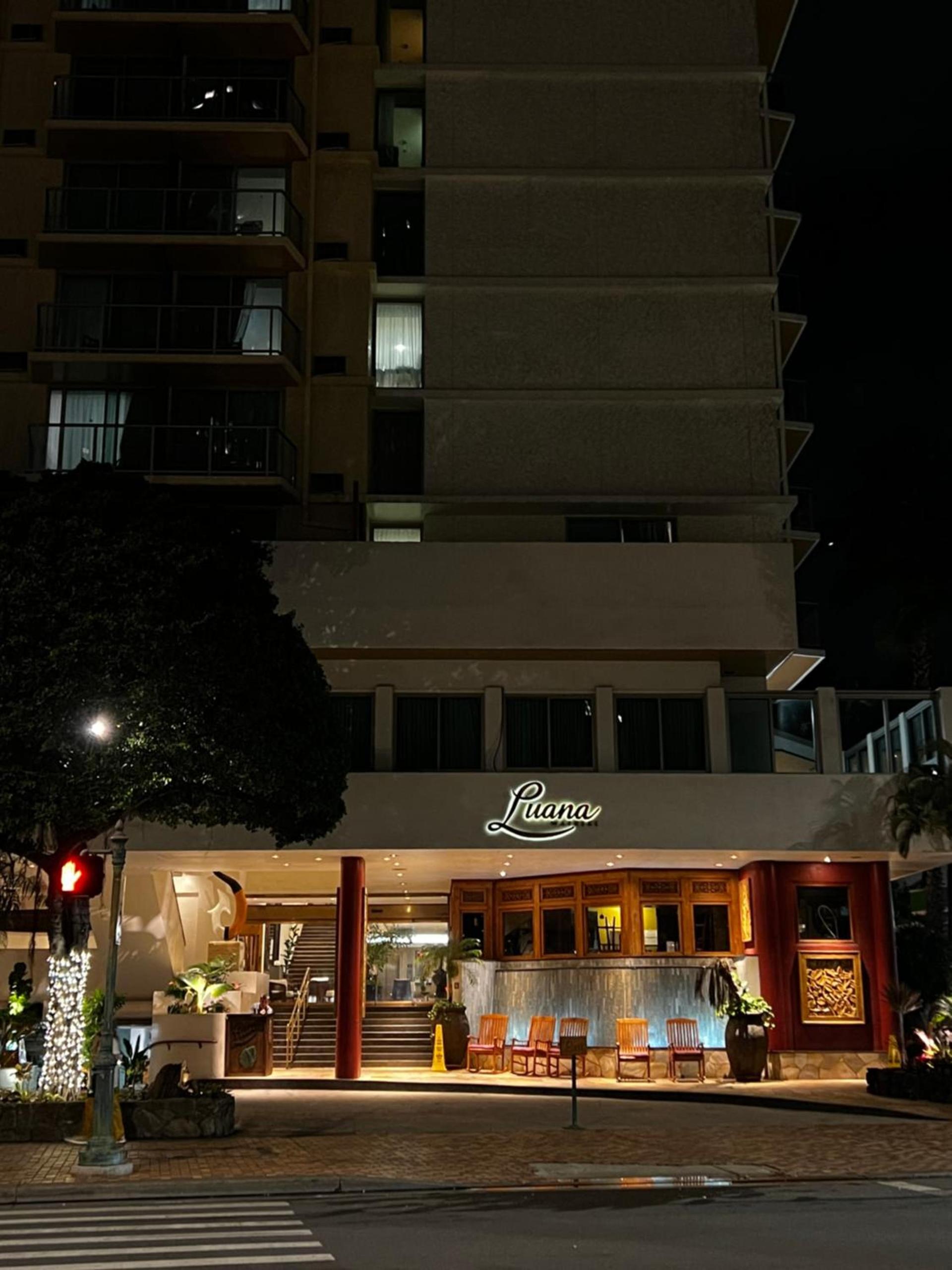 Luana Waikiki Park Views - no resort fees & FREE parking photo 32