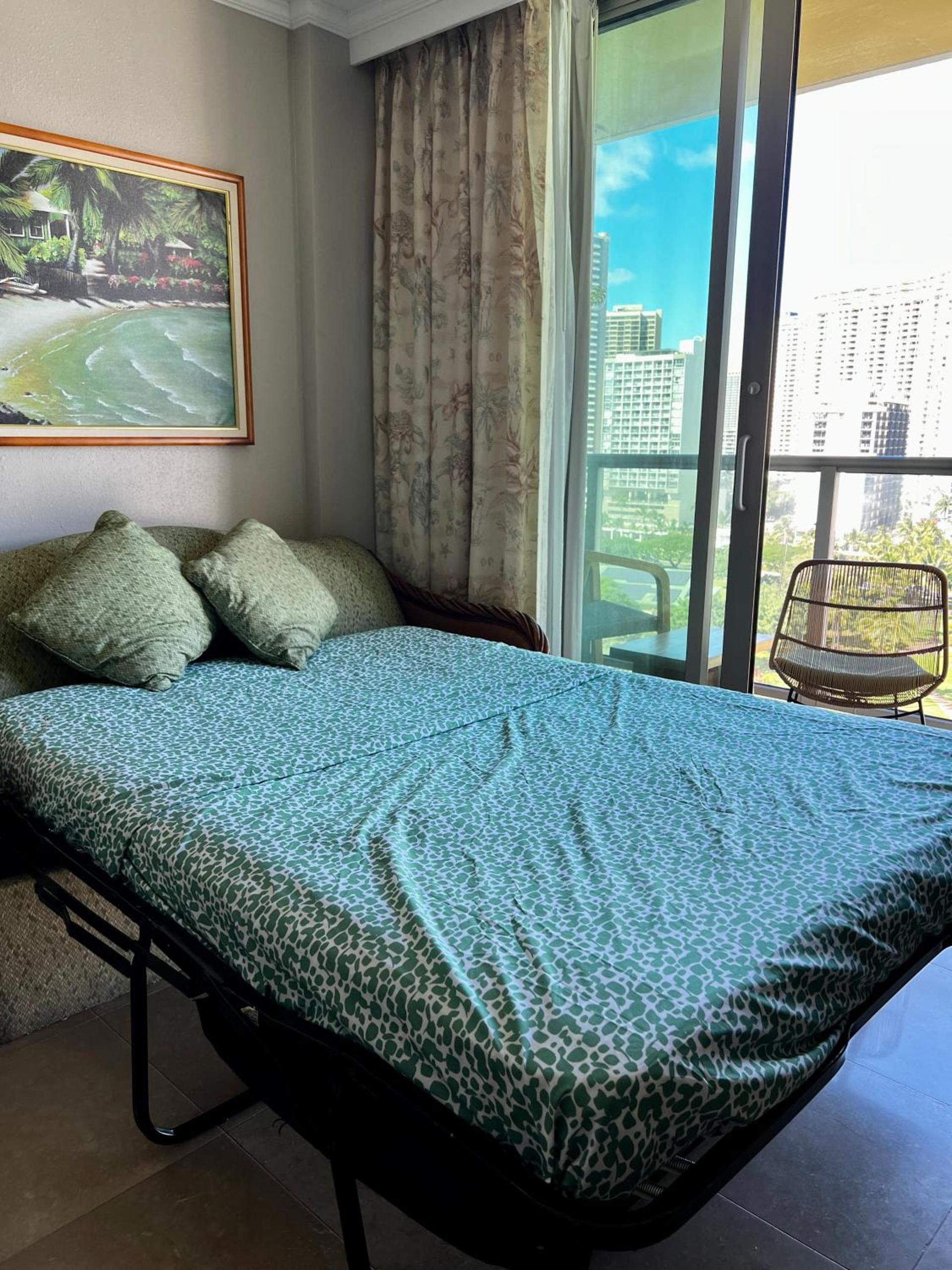 Luana Waikiki Park Views - no resort fees & FREE parking photo 19