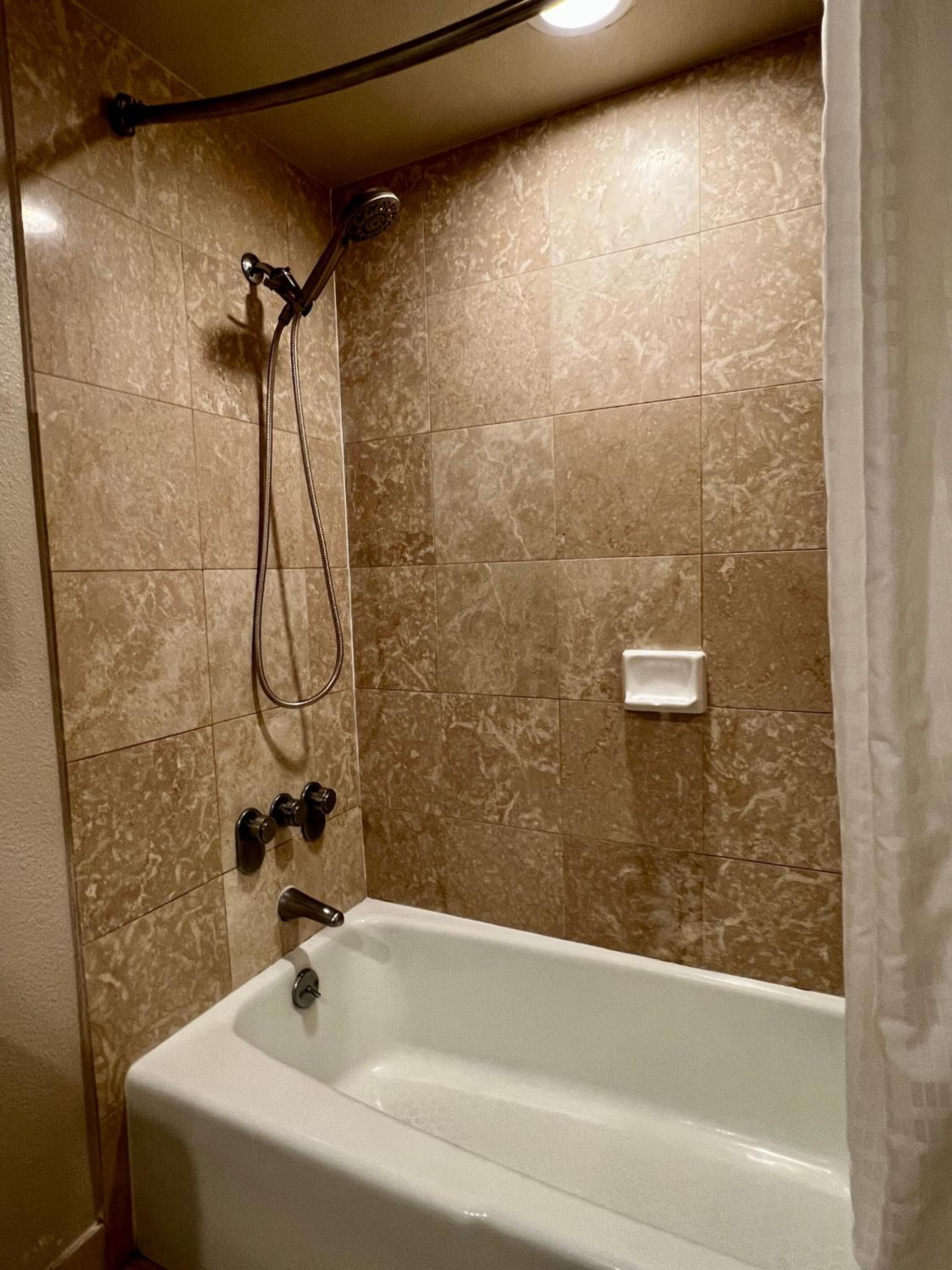 Luana Waikiki Park Views - no resort fees & FREE parking photo 20