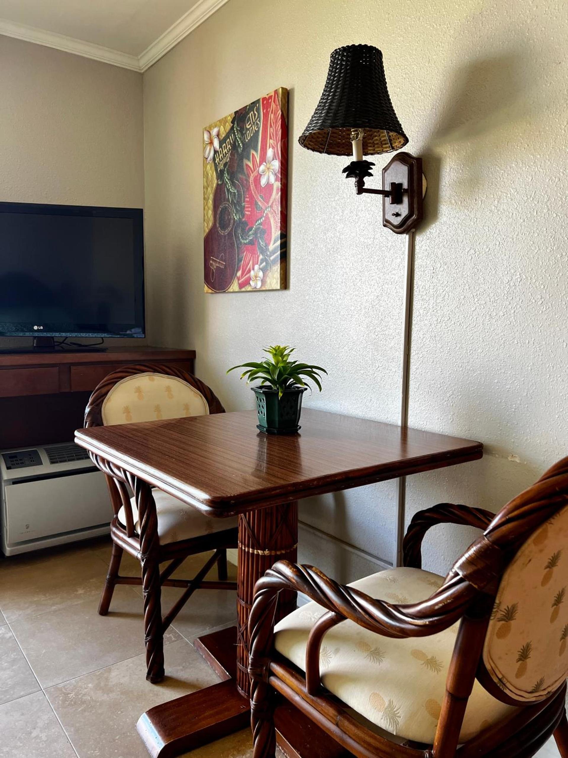 Luana Waikiki Park Views - no resort fees & FREE parking photo 22