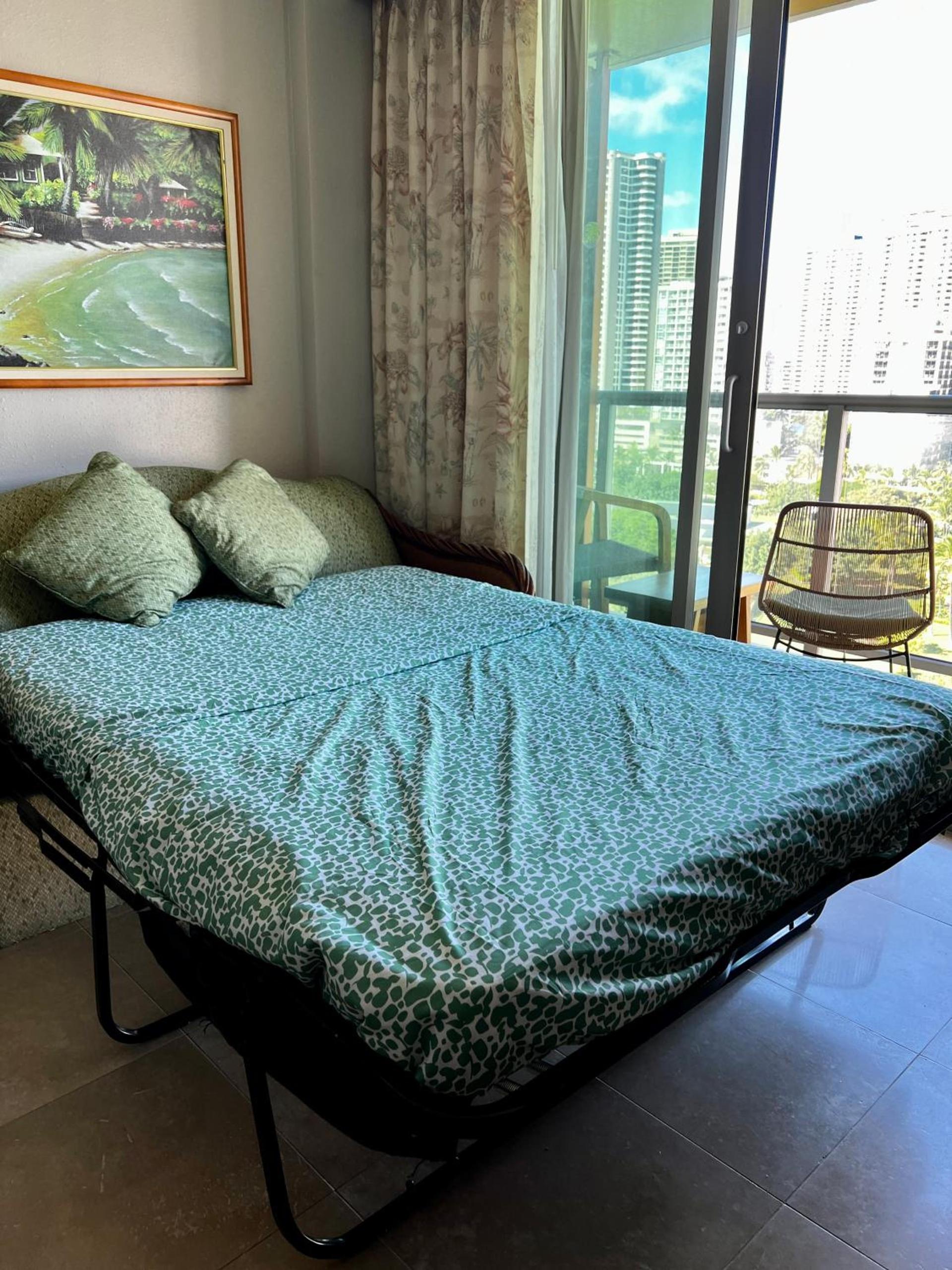 Luana Waikiki Park Views - no resort fees & FREE parking photo 23