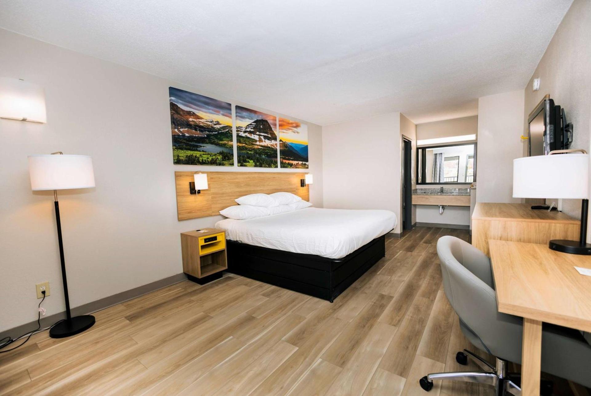 Days Inn by Wyndham Cincinnati East photo 10