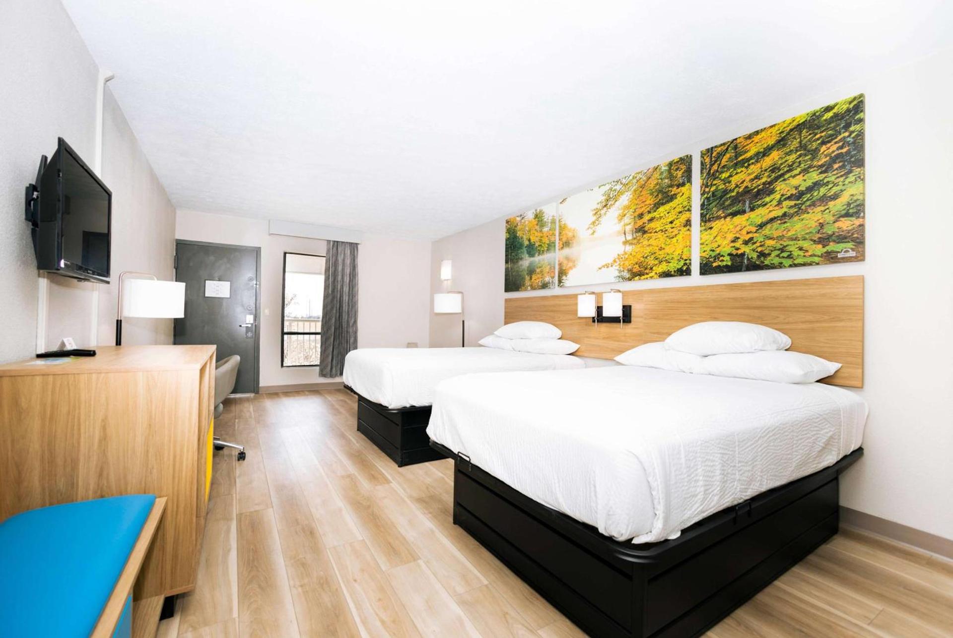 Days Inn by Wyndham Cincinnati East photo 11