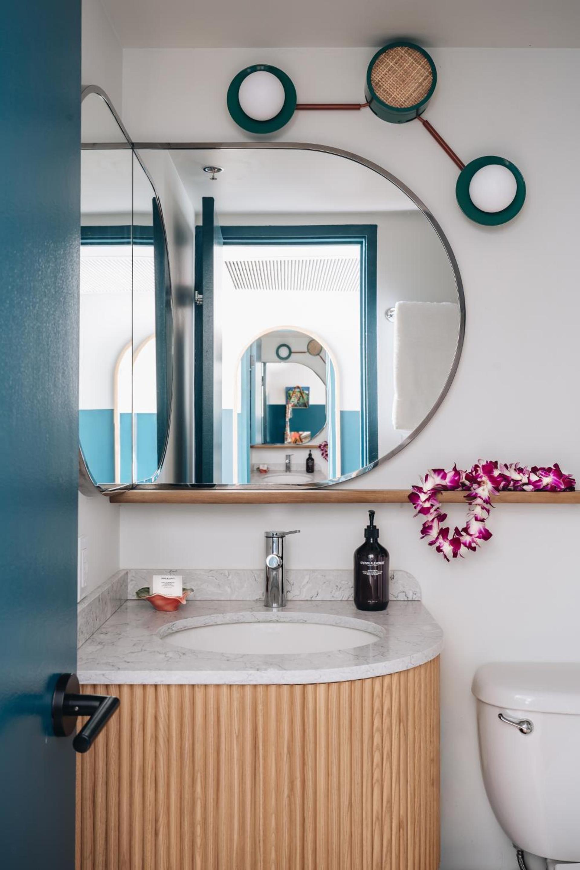 Wayfinder Waikiki - Voted Top 10 Best Hotels in Hawaii! photo 72