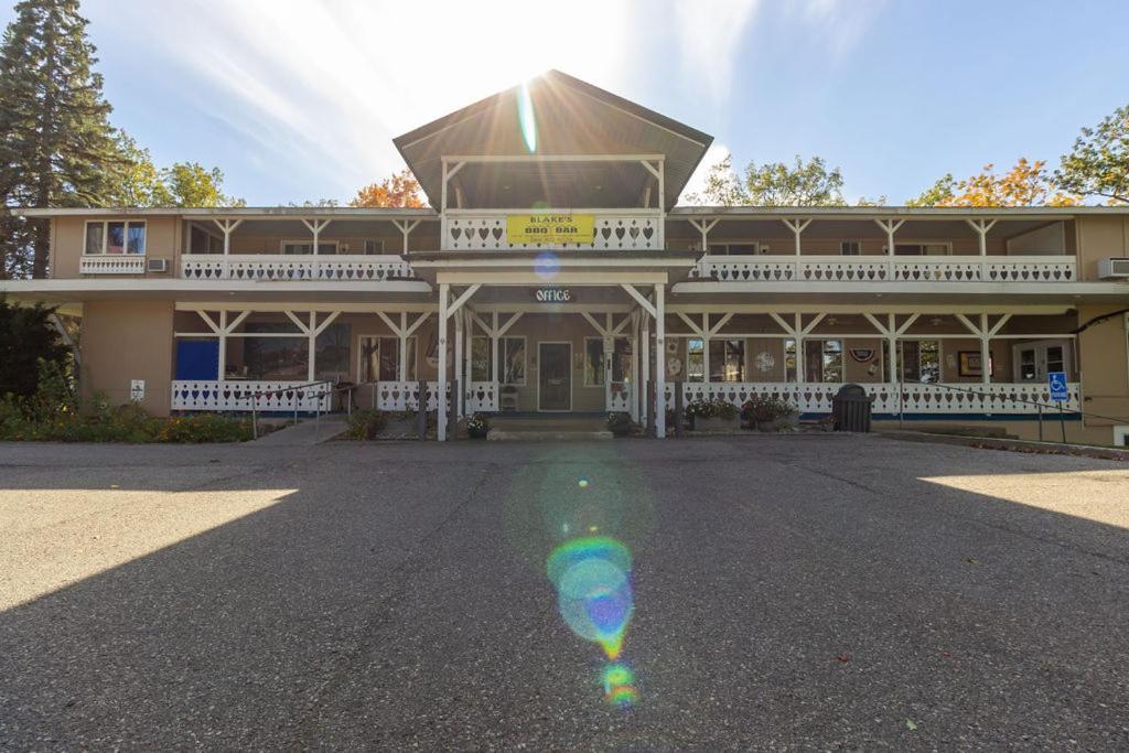 Cedar Oaks Lakeside Resort photo 1