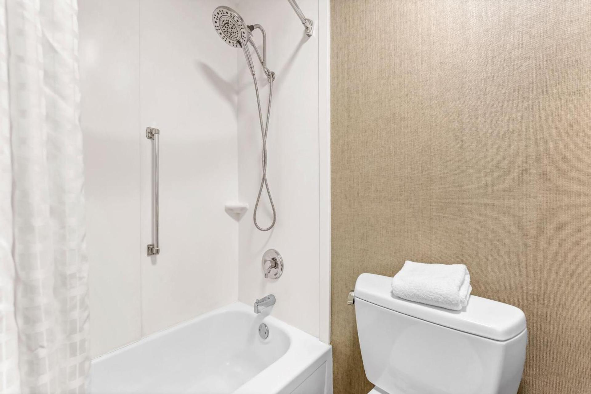 Buffalo Airport Hotel photo 2