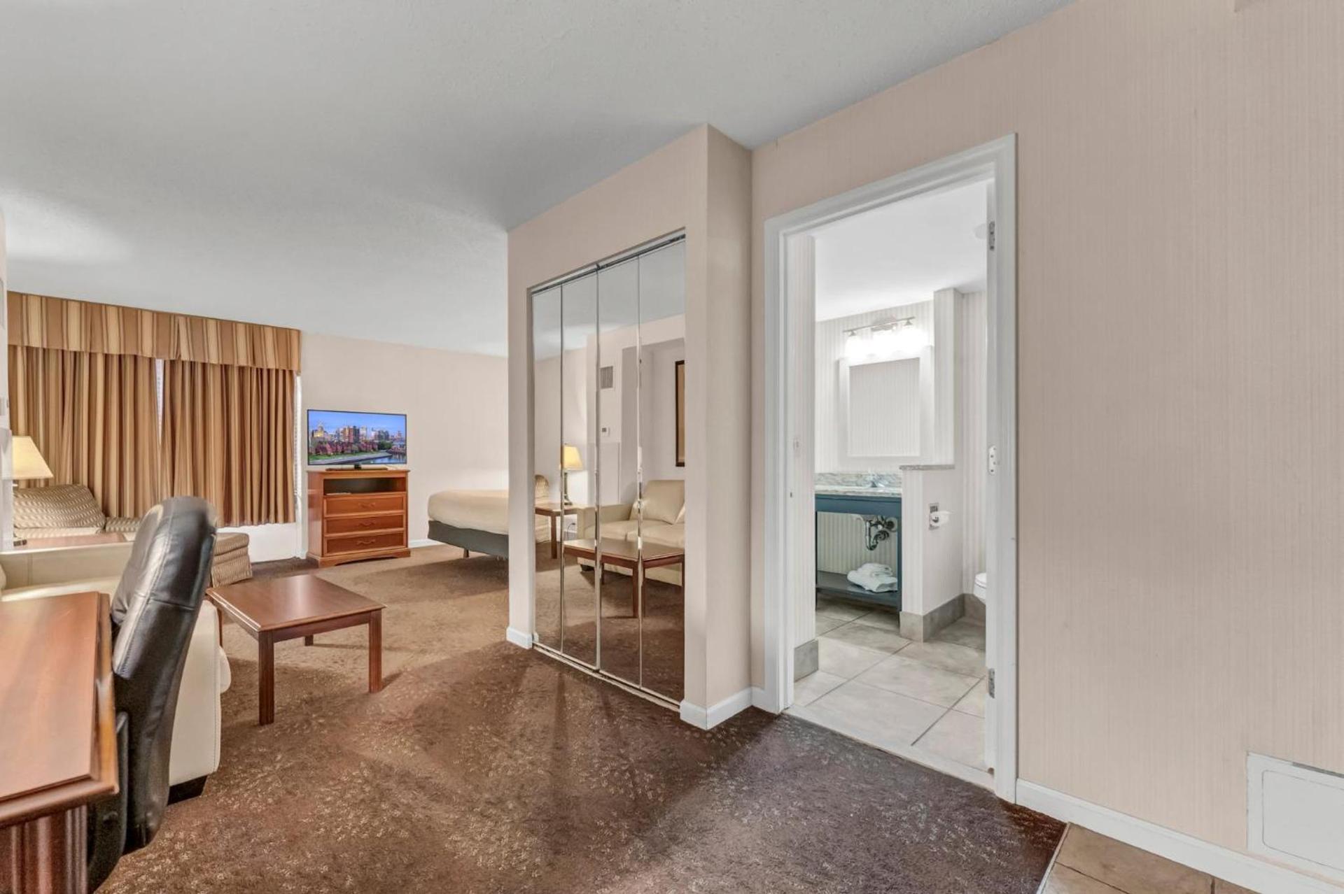 Buffalo Airport Hotel photo 54