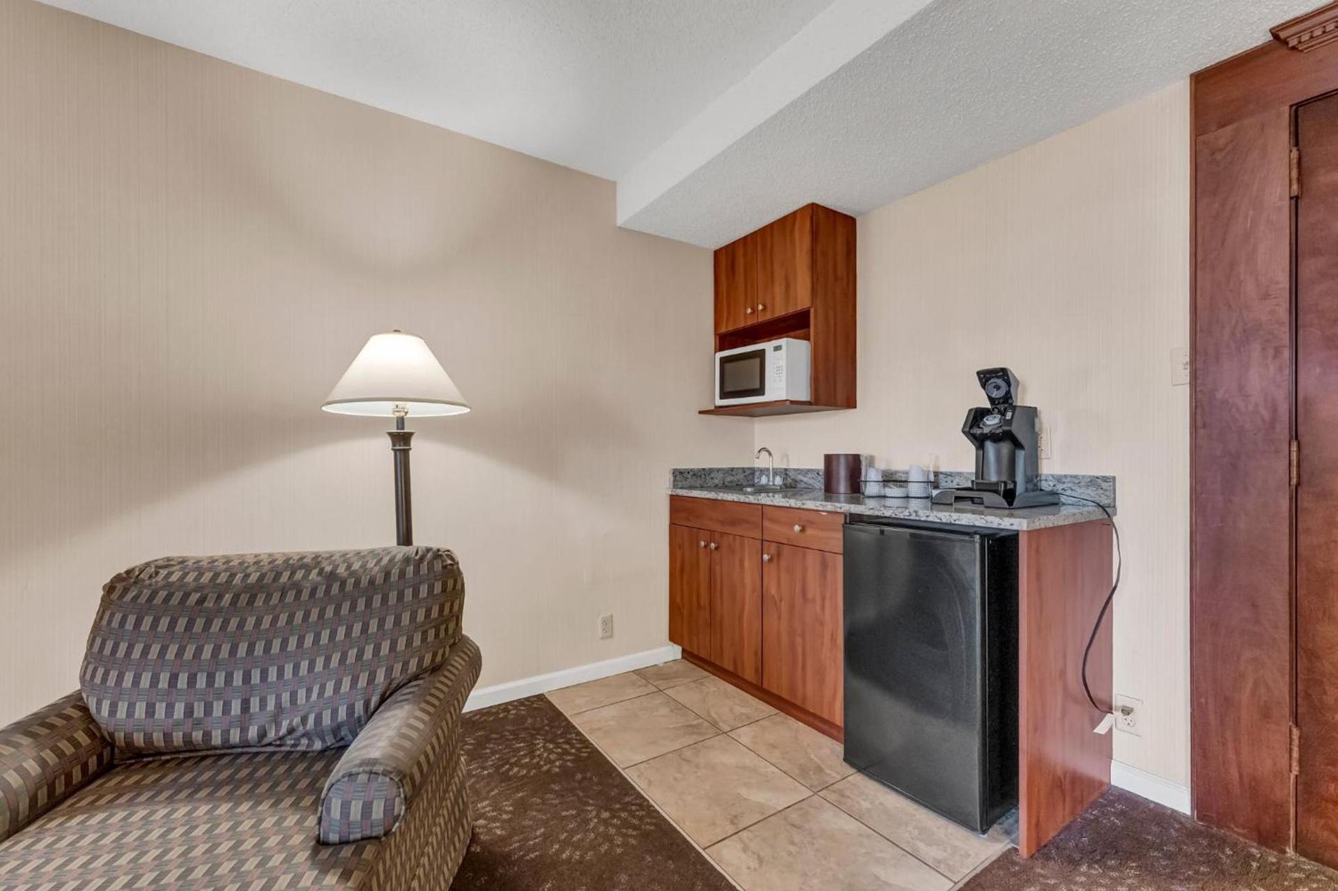 Buffalo Airport Hotel photo 67