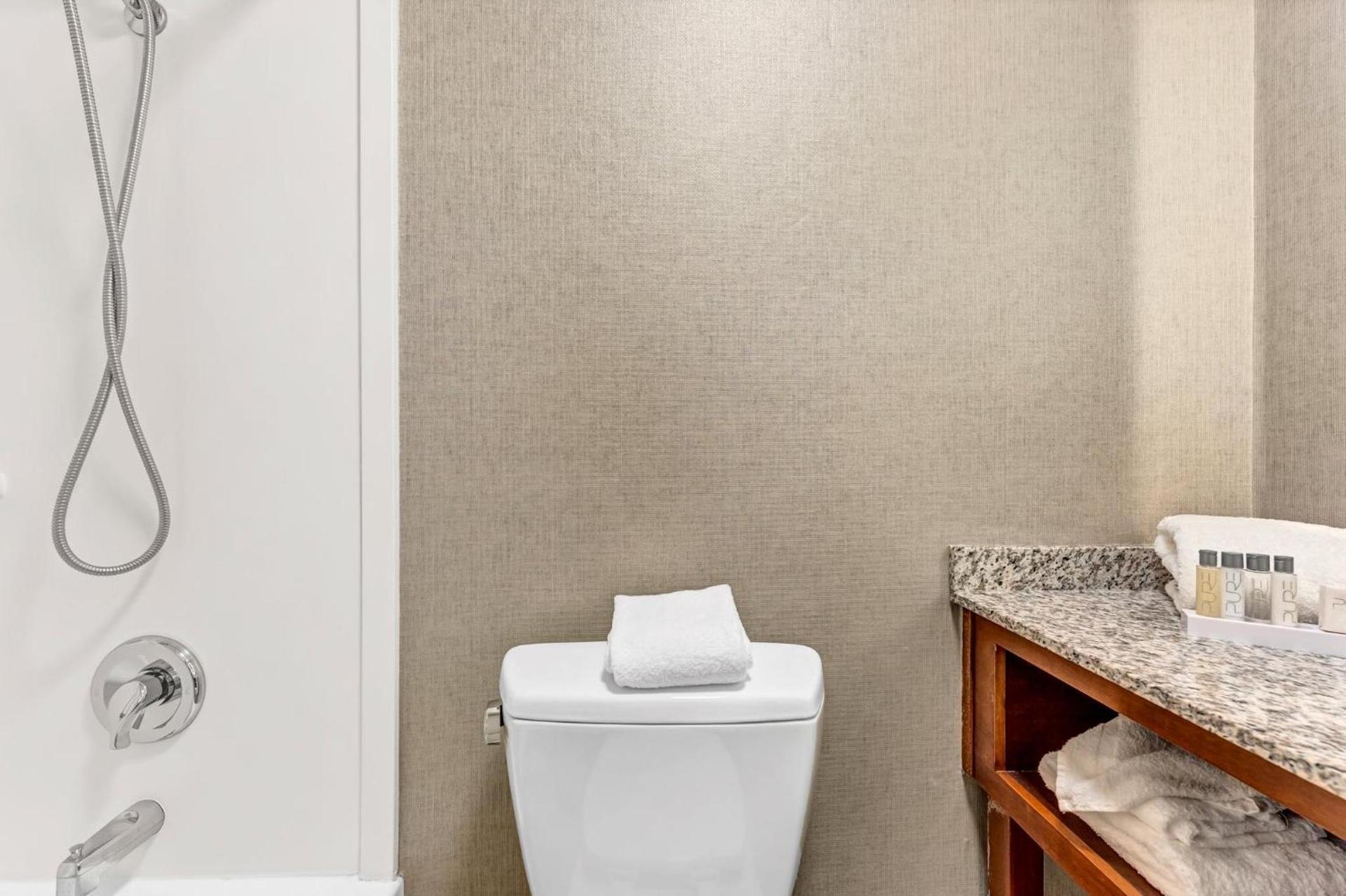 Buffalo Airport Hotel photo 32