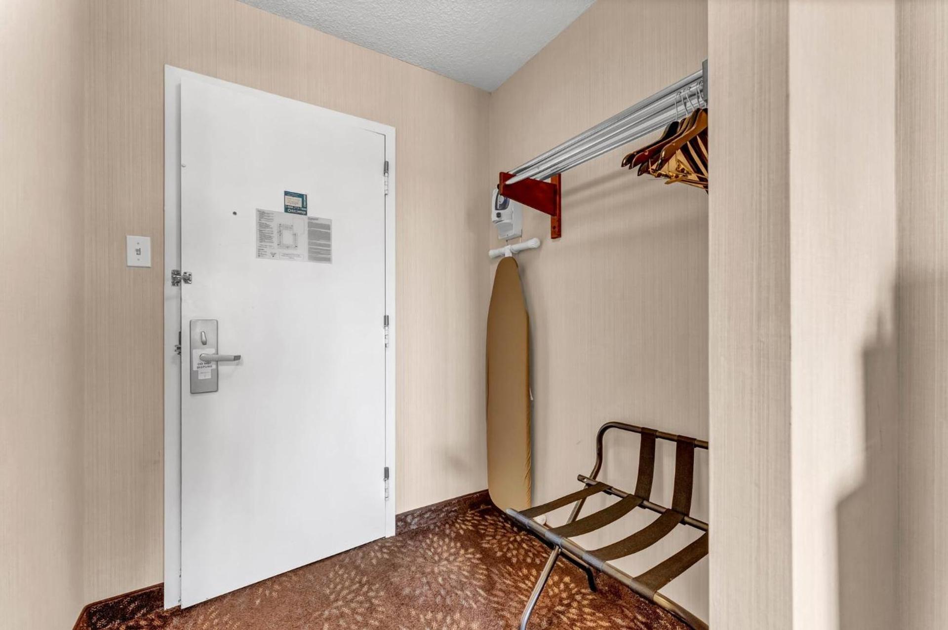Buffalo Airport Hotel photo 33