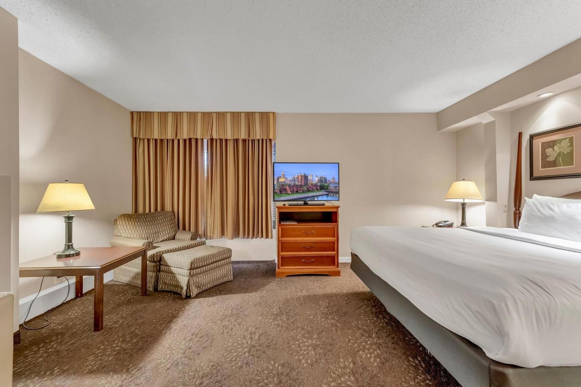 Buffalo Airport Hotel photo 36