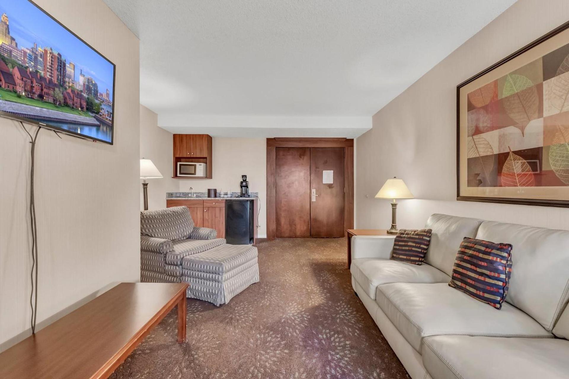 Buffalo Airport Hotel photo 37