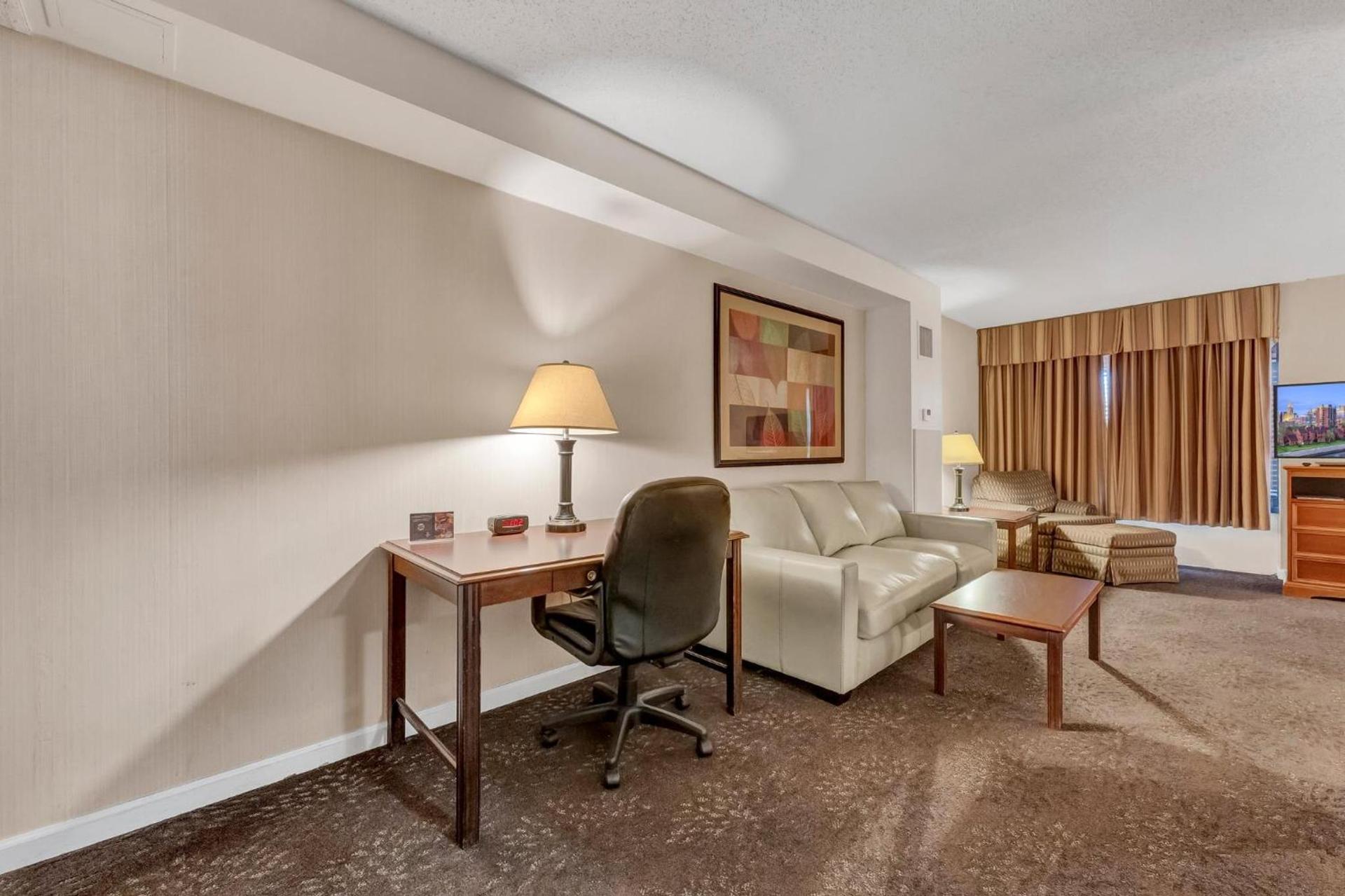 Buffalo Airport Hotel photo 39