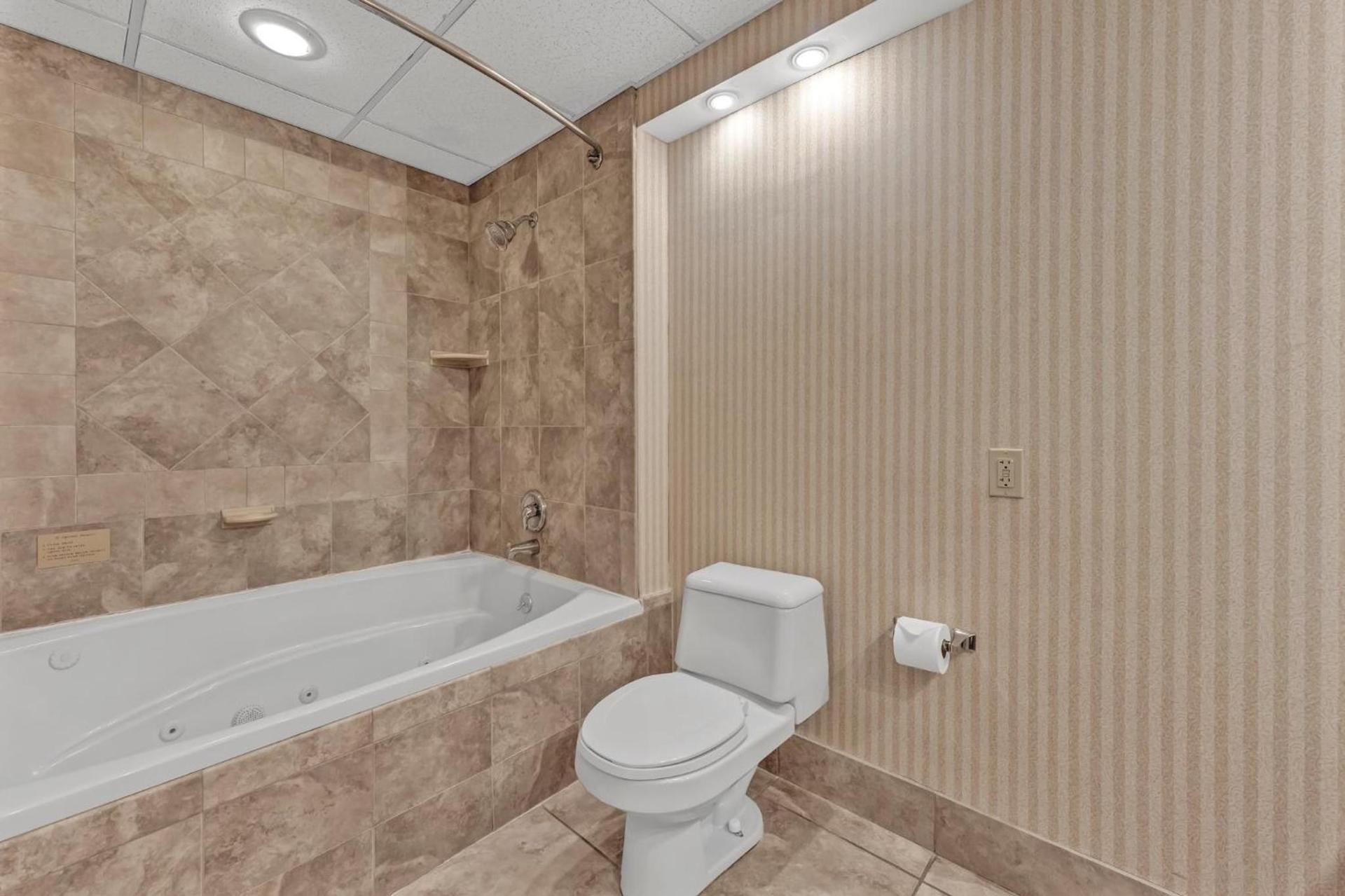 Buffalo Airport Hotel photo 63