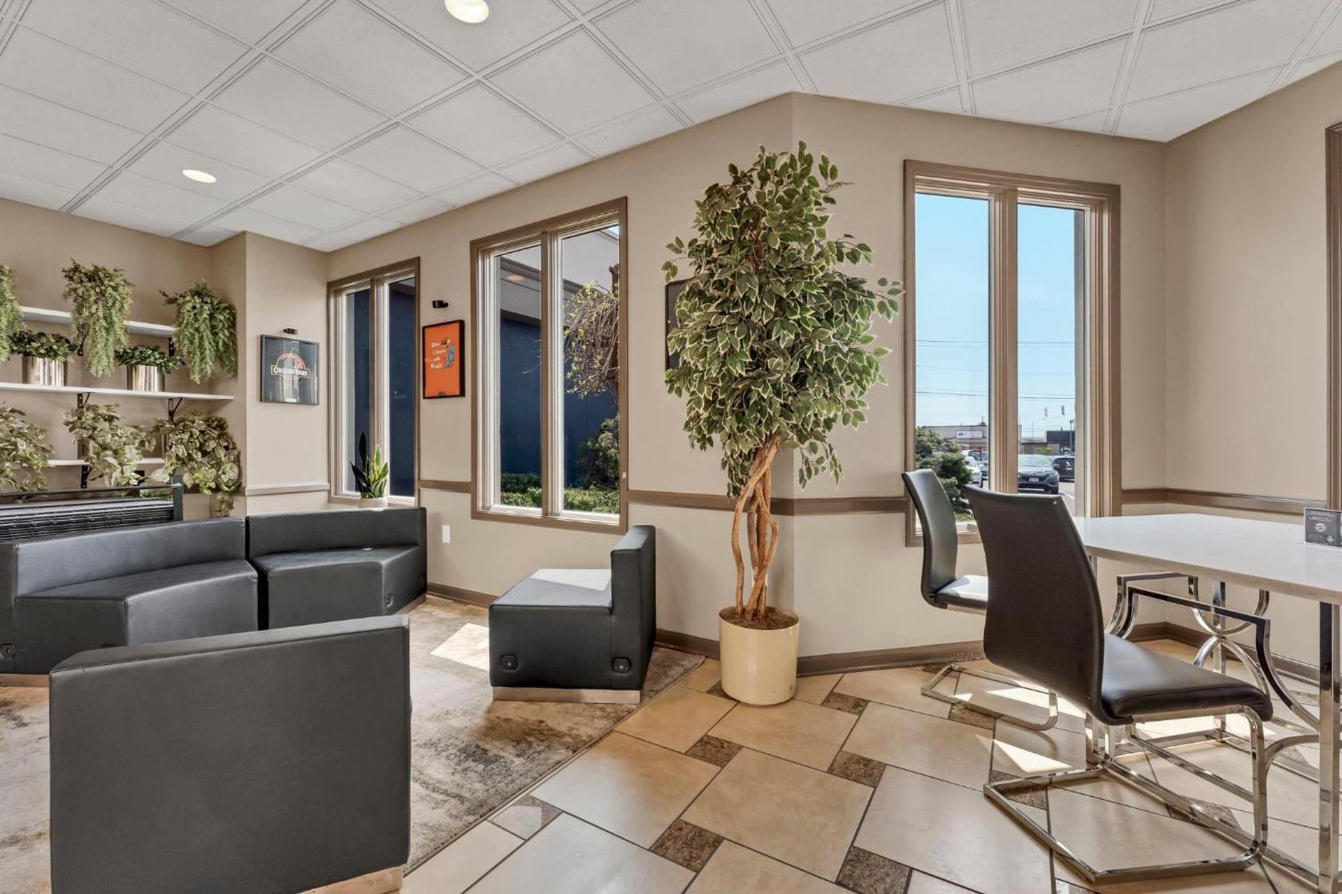 Buffalo Airport Hotel photo 81