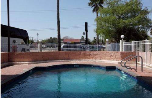 Edinburg Executive Inn photo 8