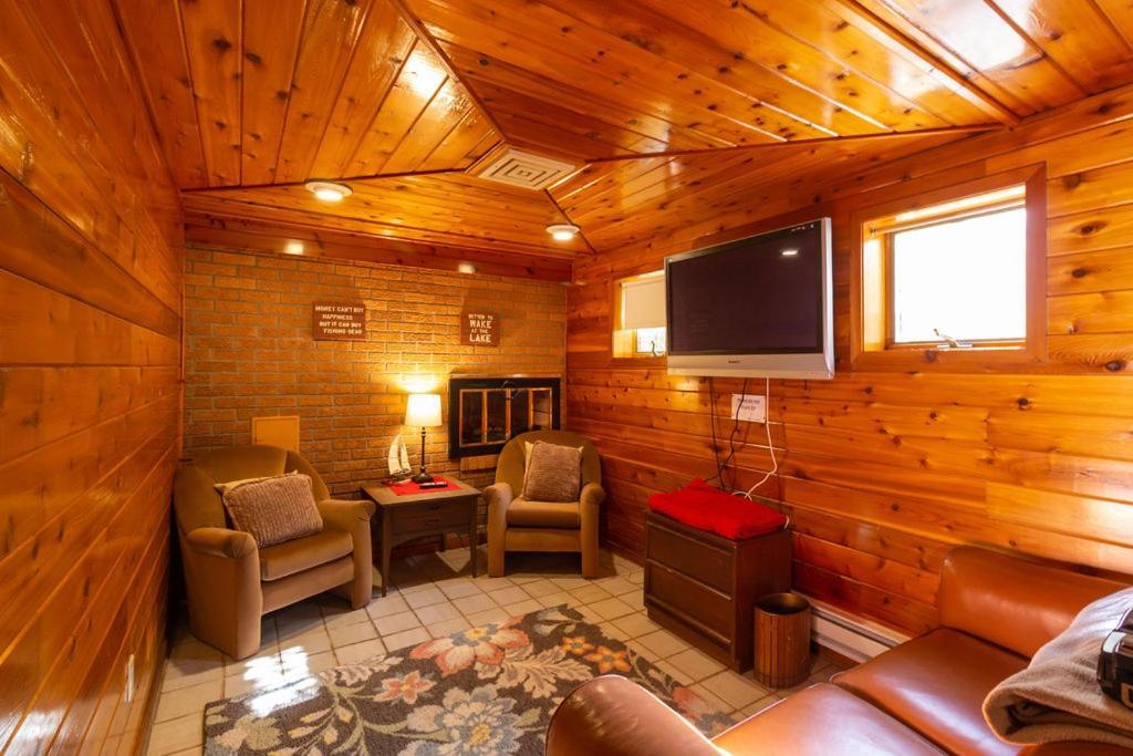 Cedar Oaks Lakeside Resort photo 9