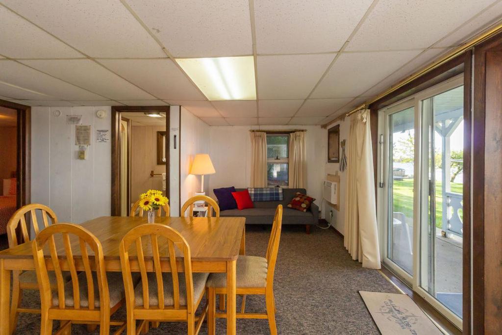 Cedar Oaks Lakeside Resort photo 26