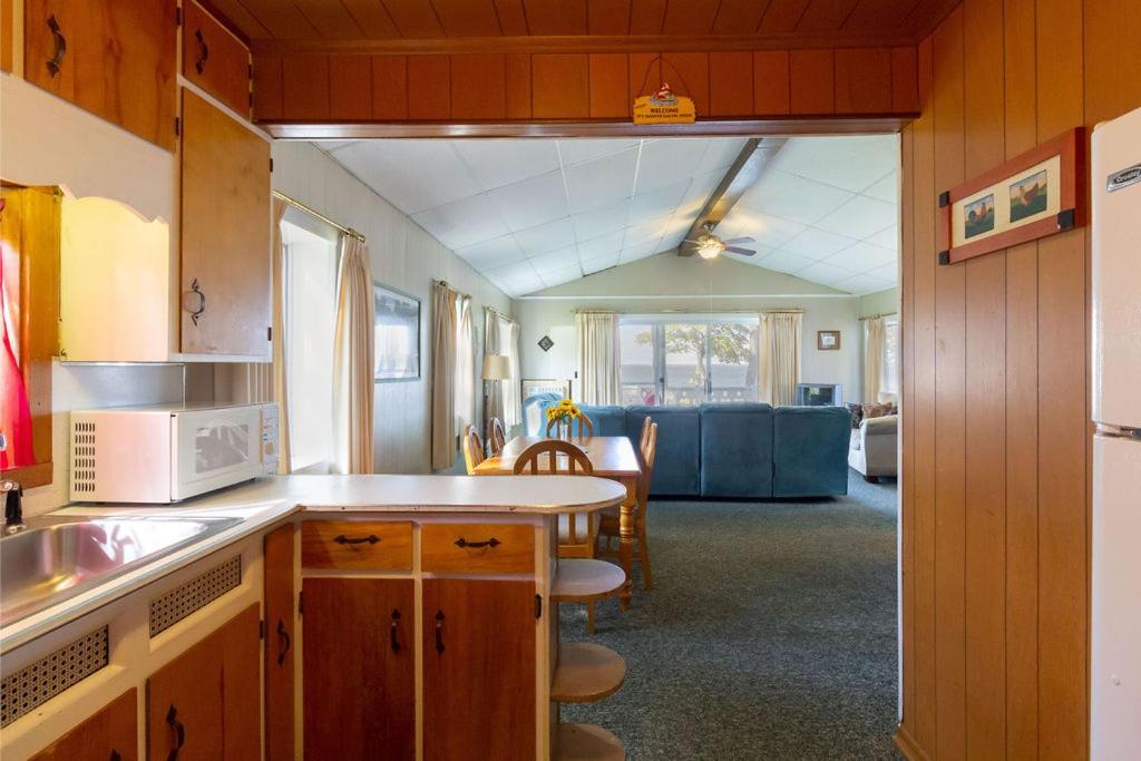 Cedar Oaks Lakeside Resort photo 31