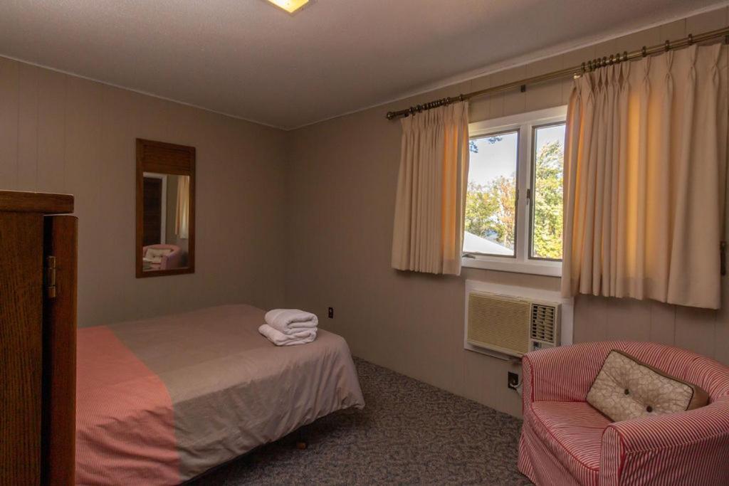 Cedar Oaks Lakeside Resort photo 38