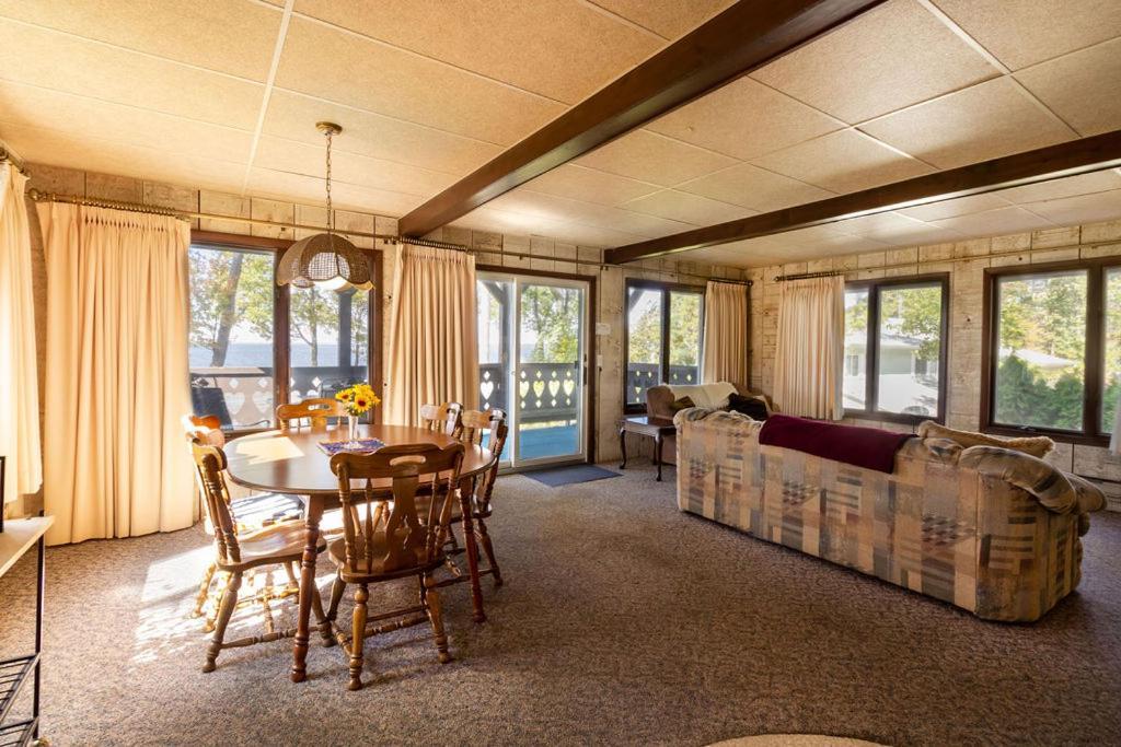 Cedar Oaks Lakeside Resort photo 42